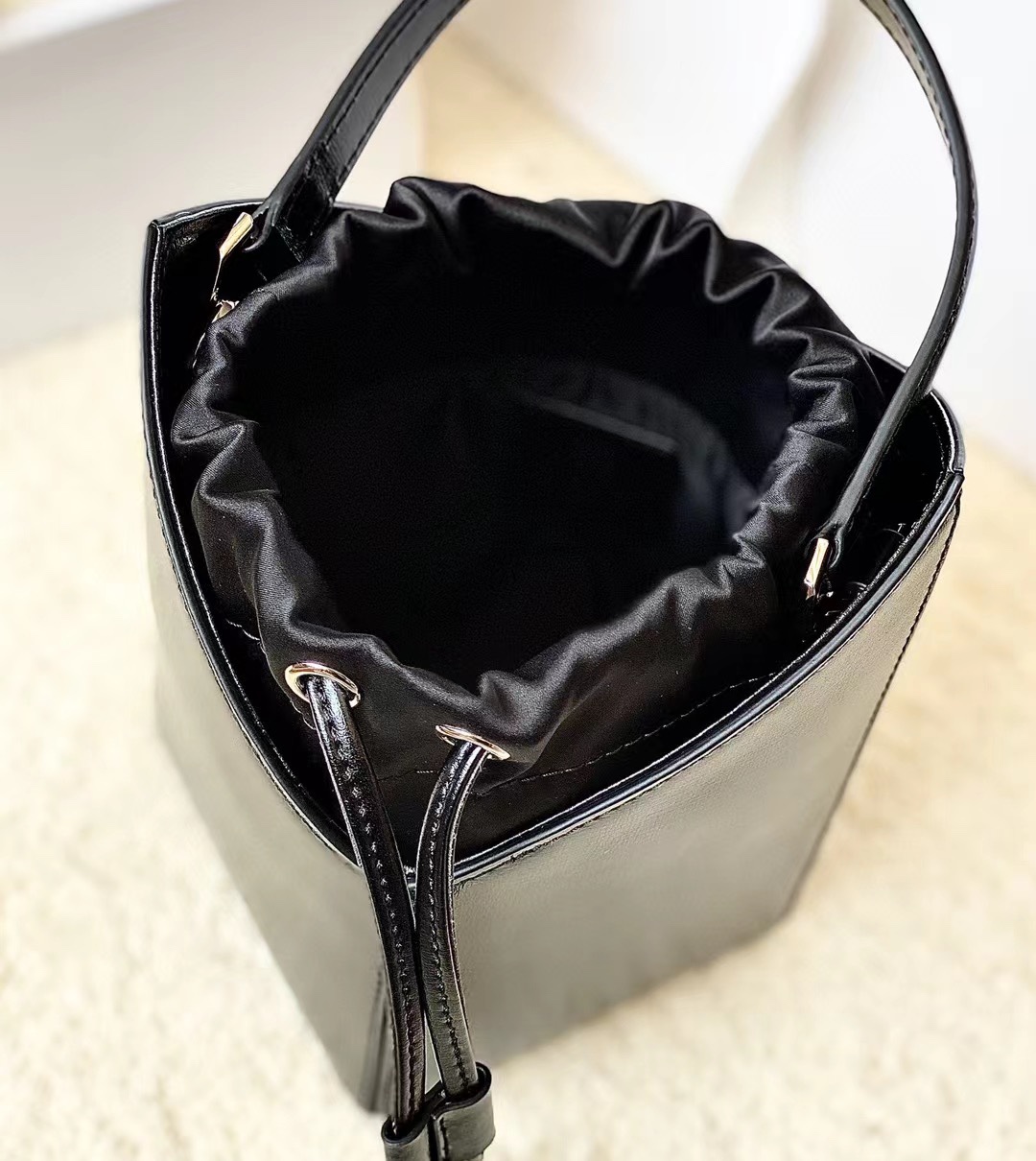 Gienvchy Cutout Bucket-16*11*11 CM