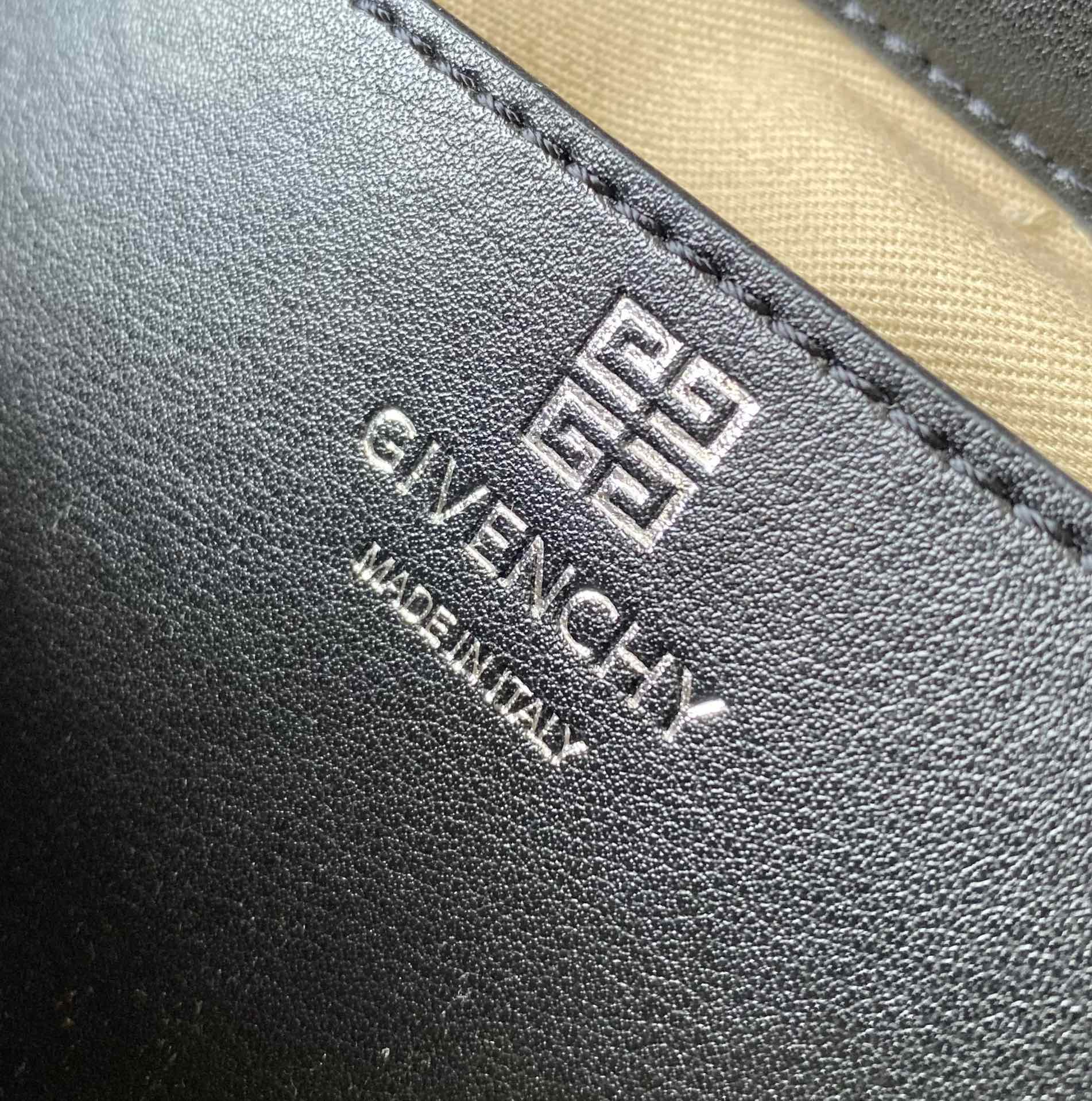 Gienvchy Antigona Sport -22*5*18CM
