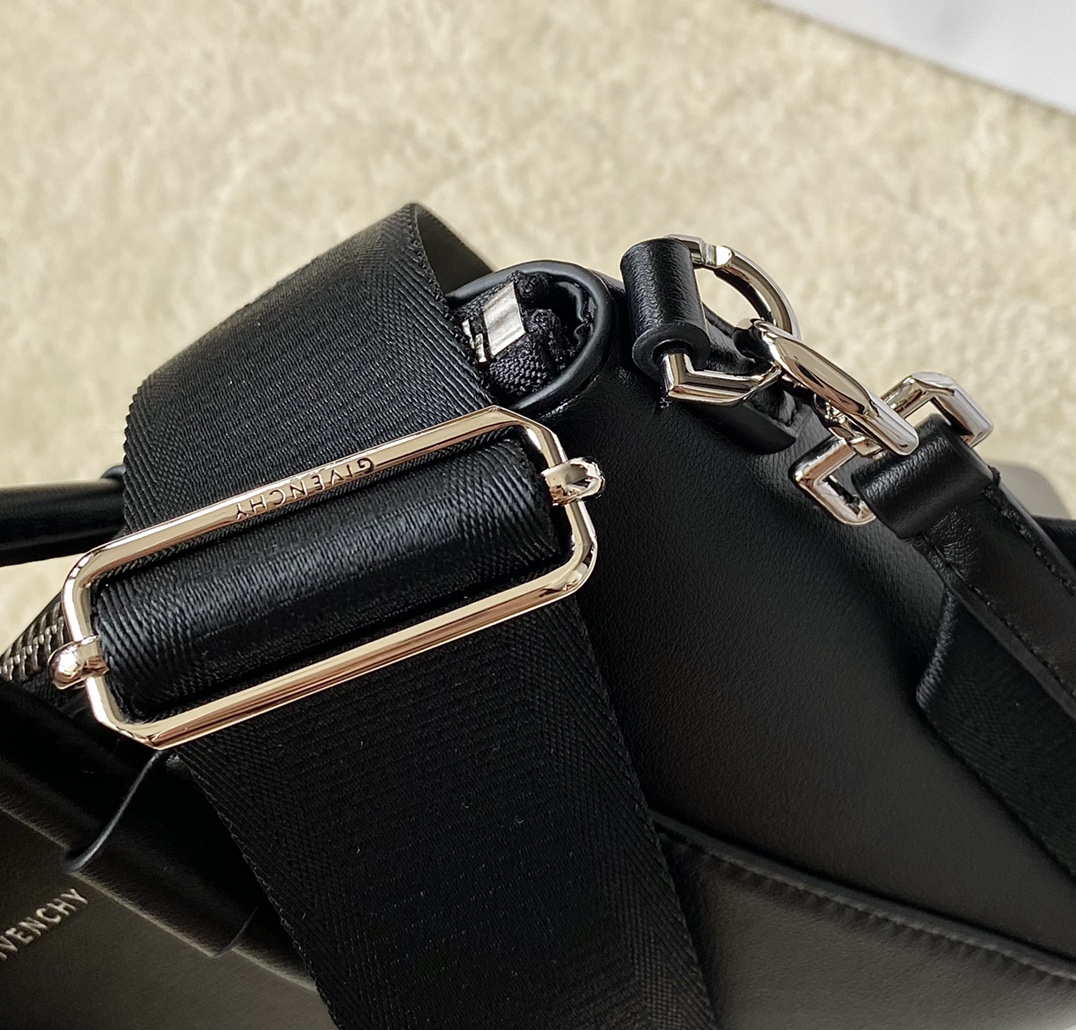 Gienvchy Antigona Sport -22*5*18CM