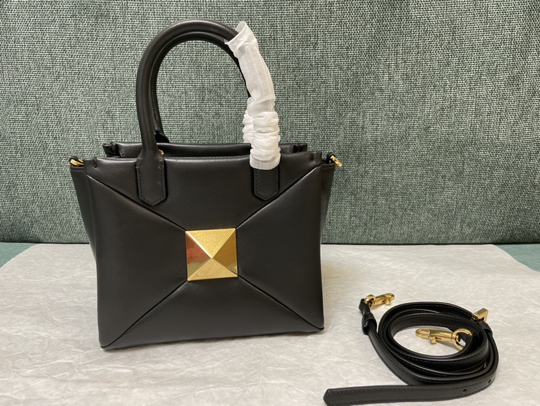 Valentino Garavani Onestud-18.5 x15x11CM