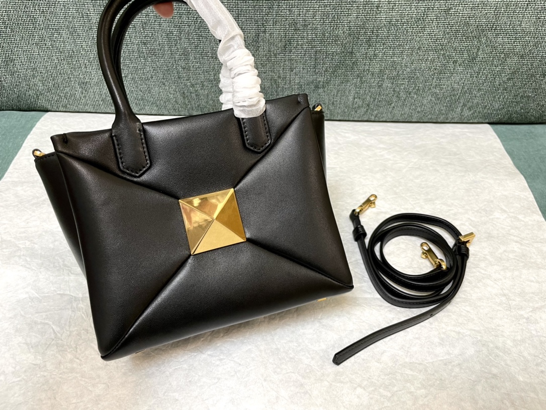 Valentino Garavani Onestud-18.5 x15x11CM