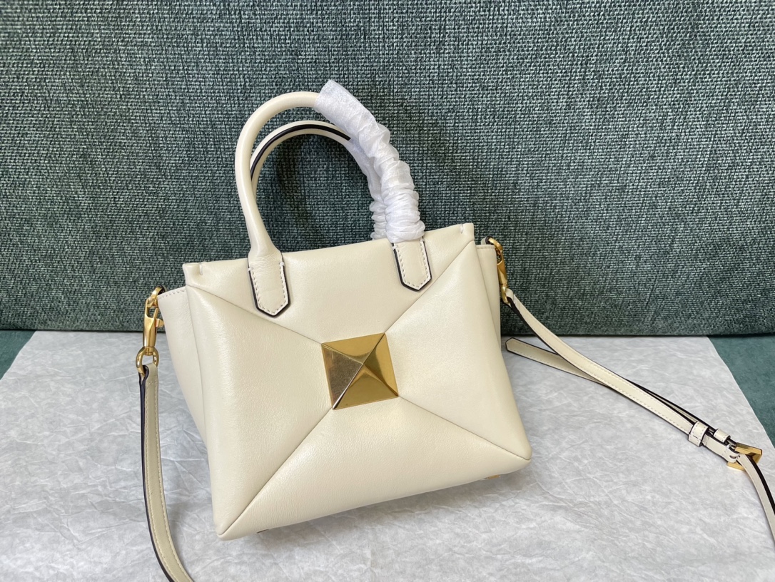 Valentino Garavani Onestud-18.5 x15x11CM