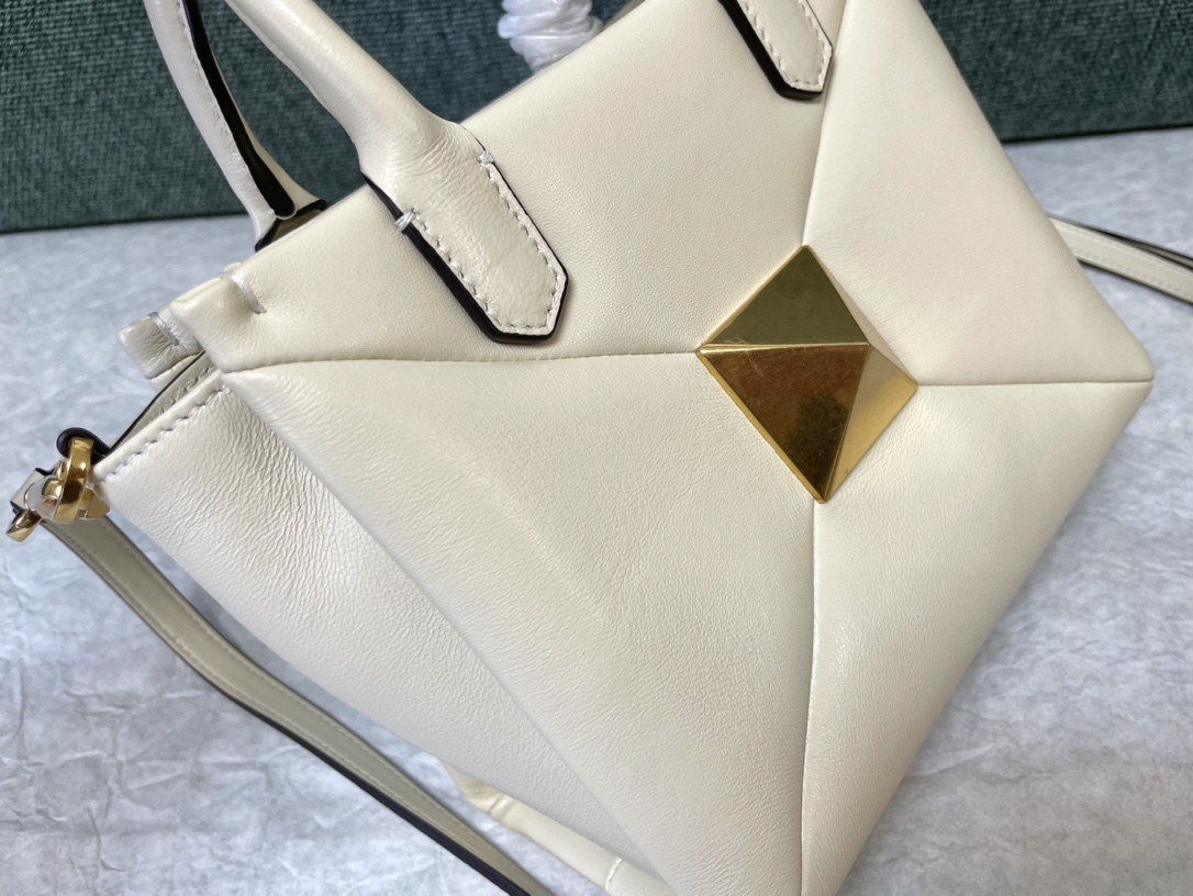 Valentino Garavani Onestud-18.5 x15x11CM