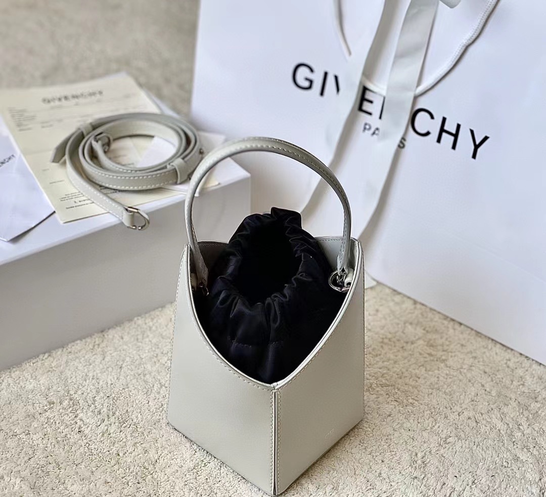 Gienvchy Cutout Bucket-16*11*11 CM