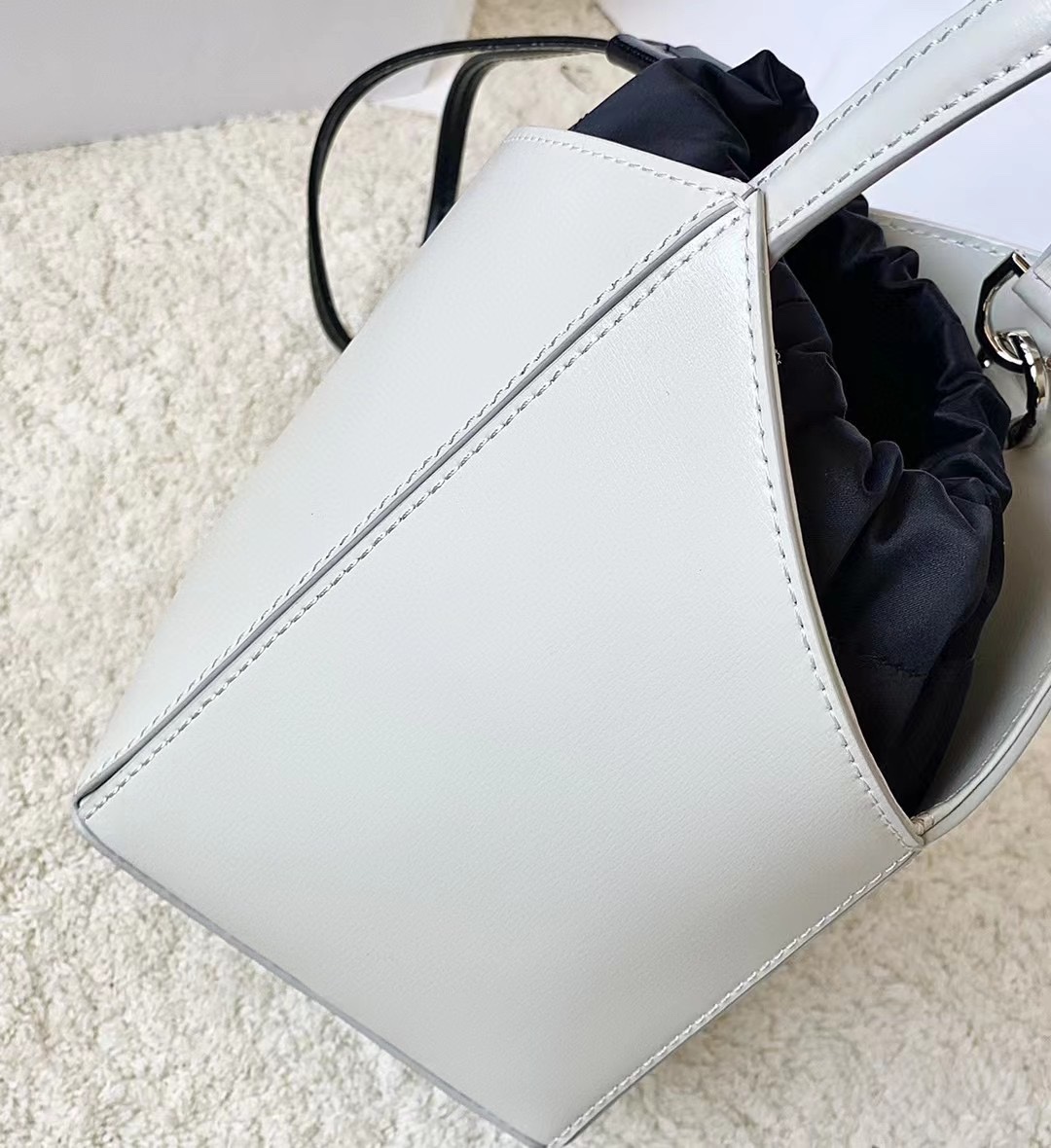 Gienvchy Cutout Bucket-16*11*11 CM