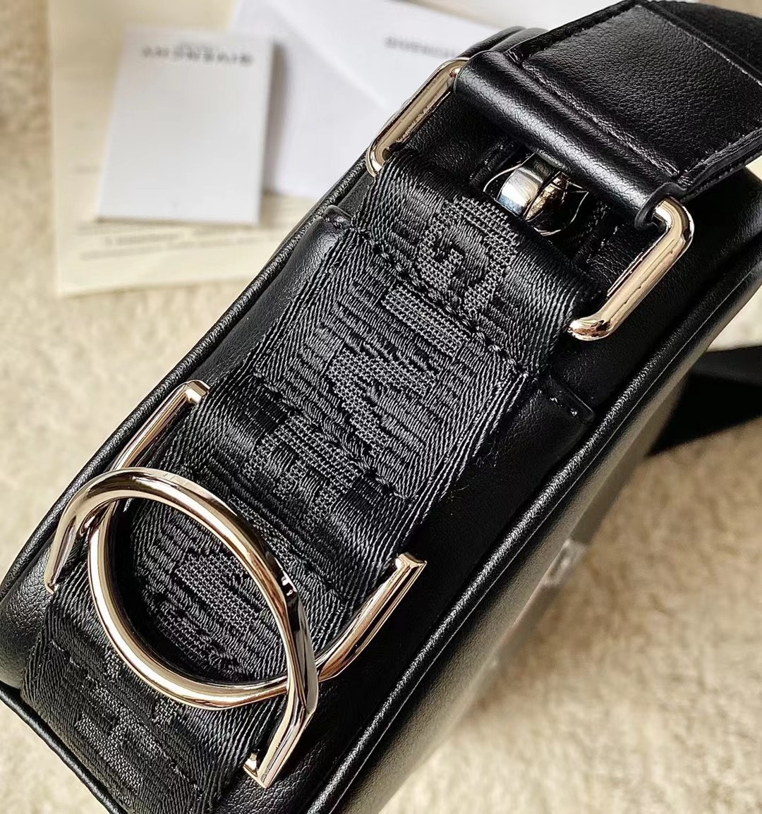 Gienvchy Waist Bag-16x11x8CM