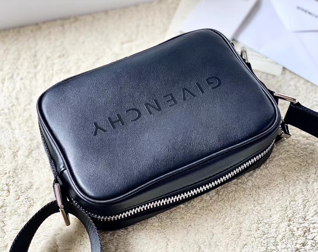 Gienvchy Waist Bag-16x11x8CM