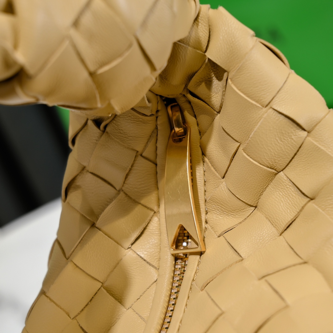 Bottega Veneta Jodie Hobo-23x28x8CM