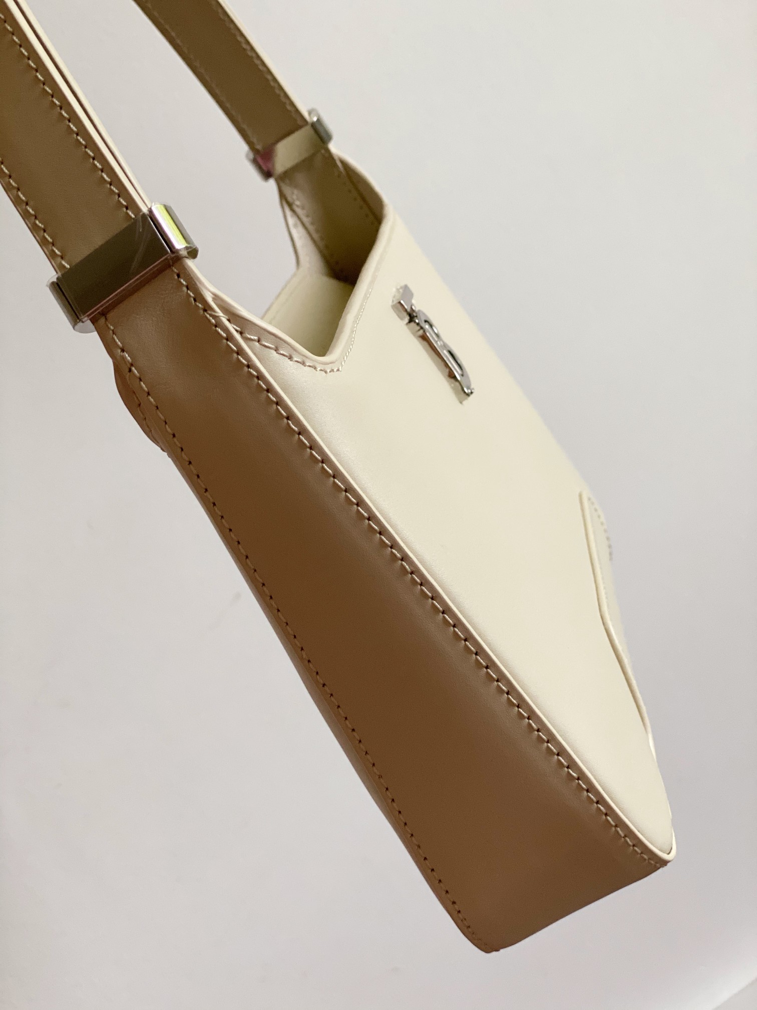 Burberry Thomas Burberry Bag-28 x 5 x 14CM