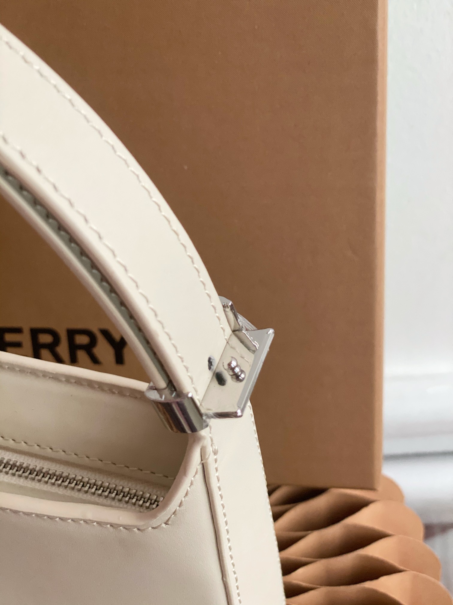 Burberry Thomas Burberry Bag-28 x 5 x 14CM