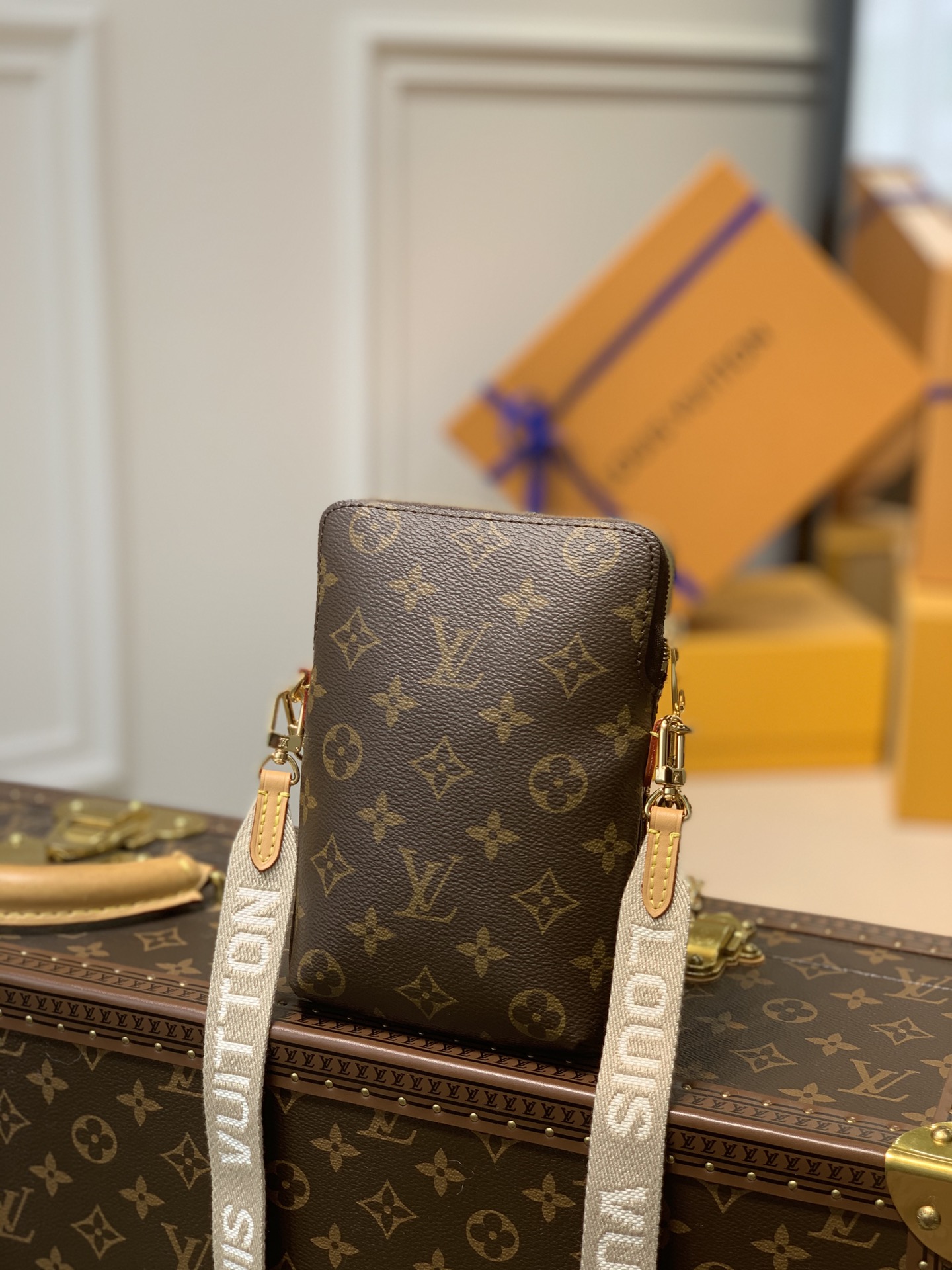 Louis Vuitton Utility Phone Pocket – 16*19*6CM