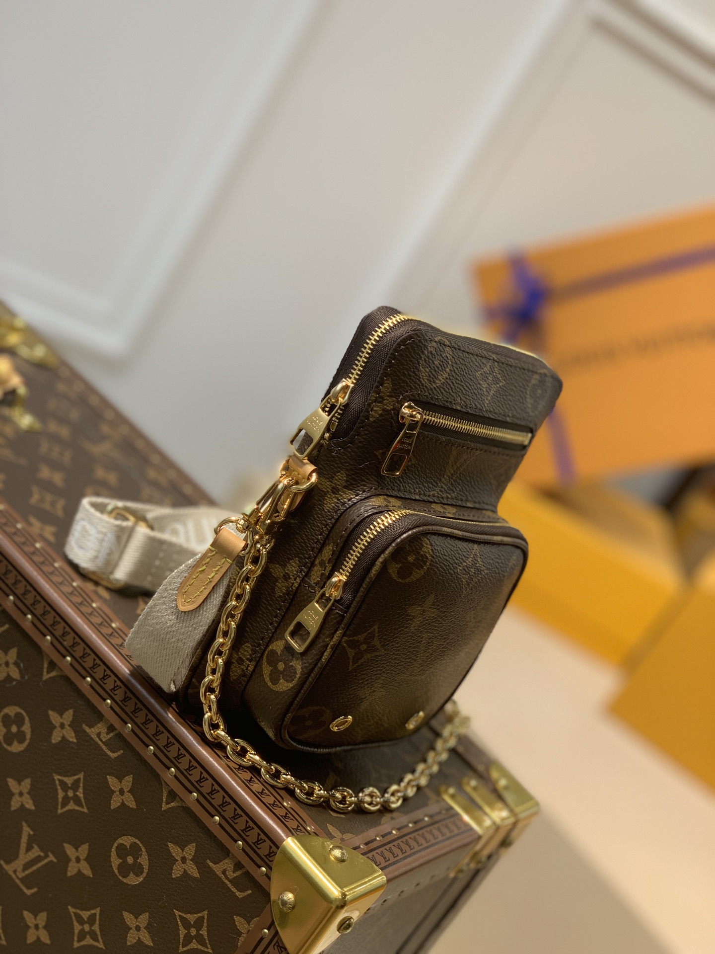 Louis Vuitton Utility Phone Pocket – 16*19*6CM
