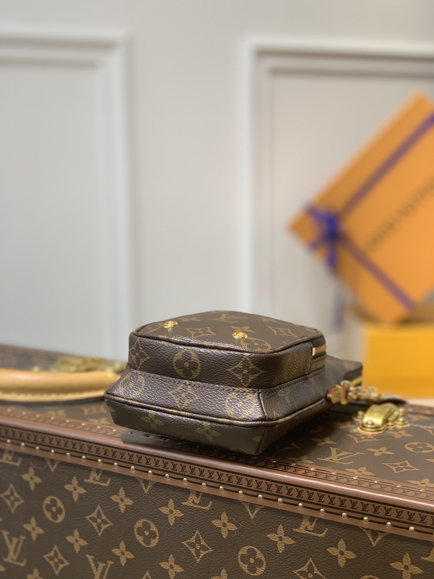 Louis Vuitton Utility Phone Pocket – 16*19*6CM