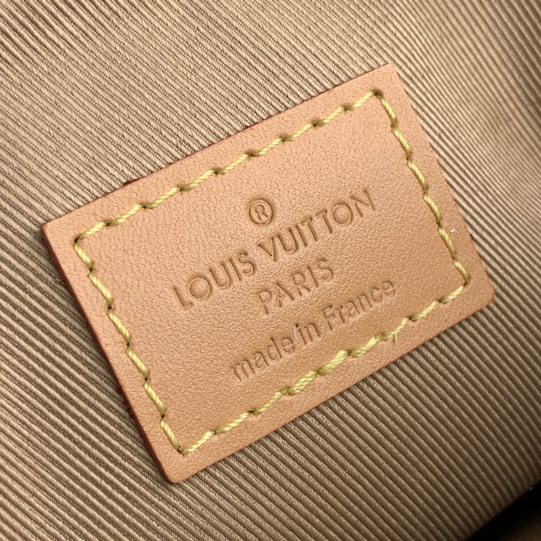 Louis Vuitton Utility Phone Pocket – 16*19*6CM