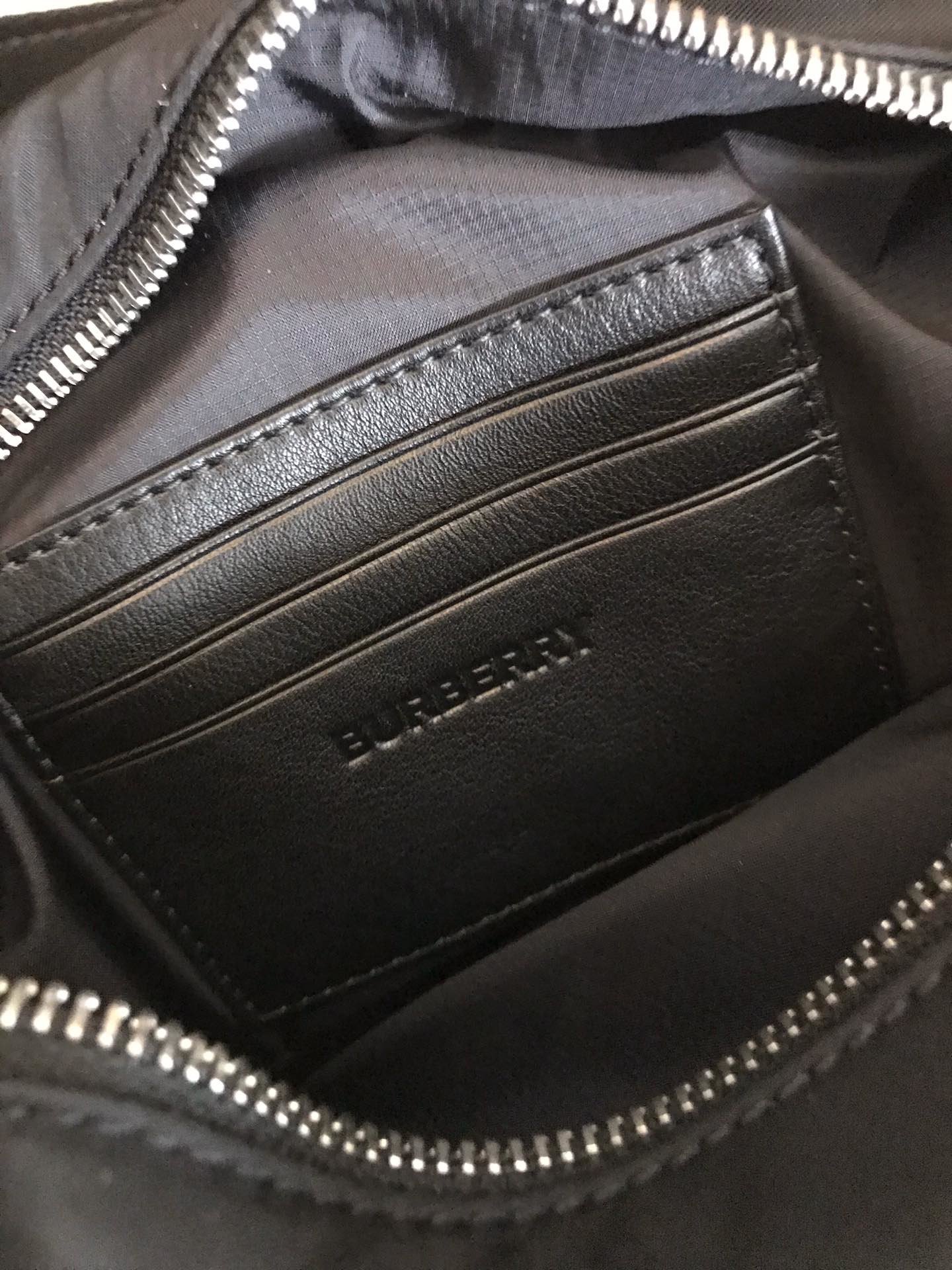 Burberry Crossbody Handbag-22*16*7CM
