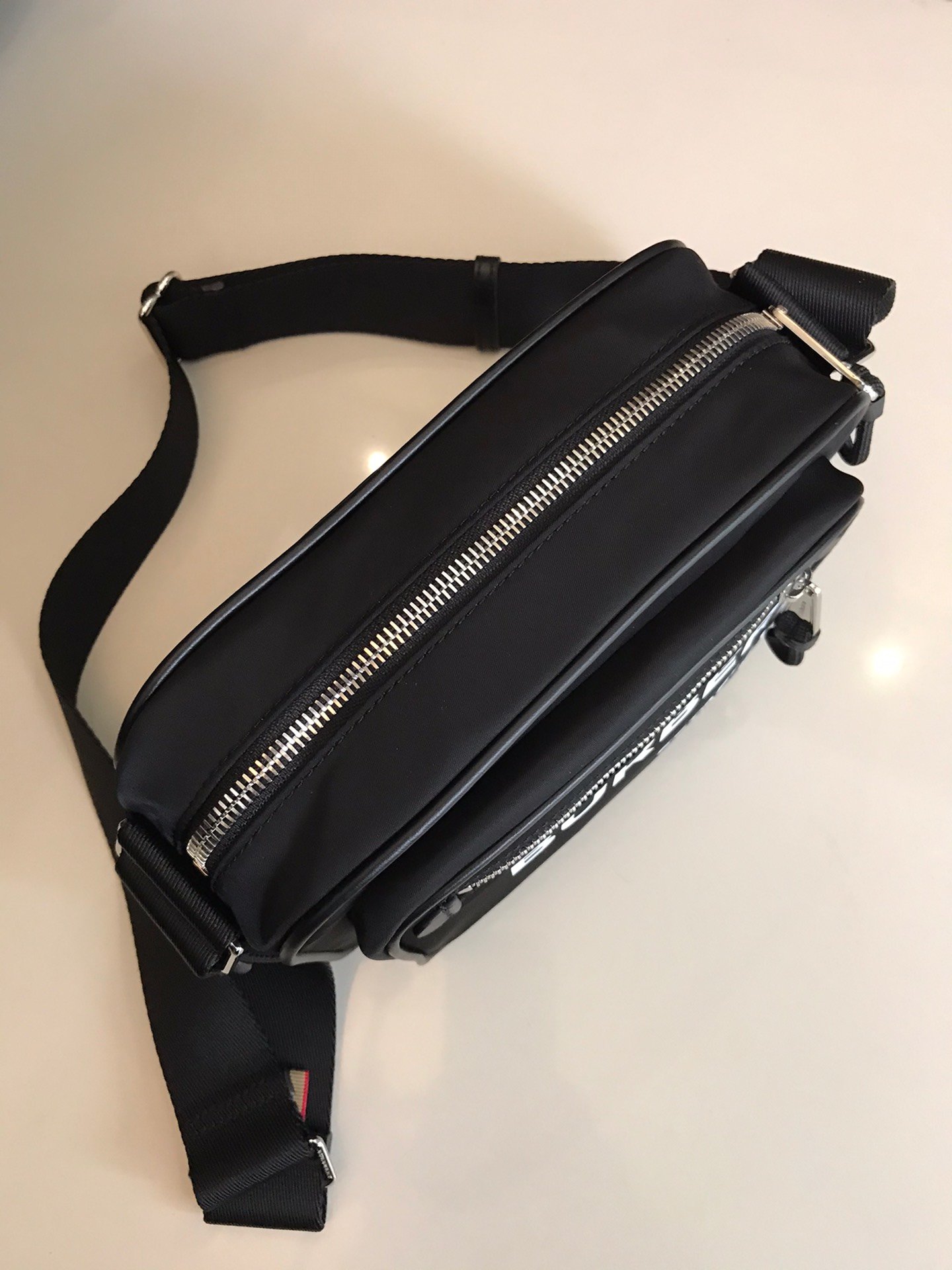 Burberry Crossbody Handbag-22*16*7CM
