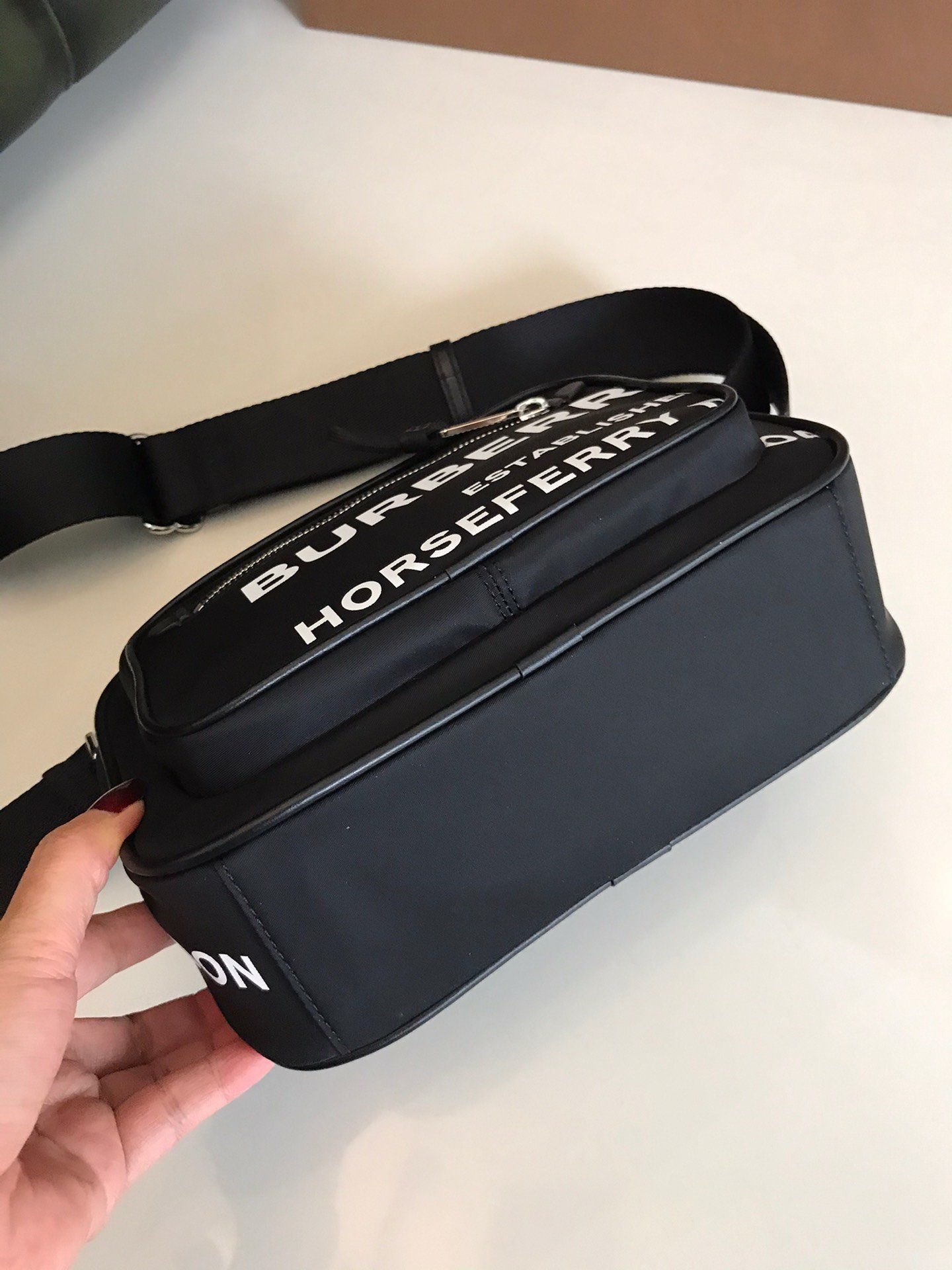 Burberry Crossbody Handbag-22*16*7CM