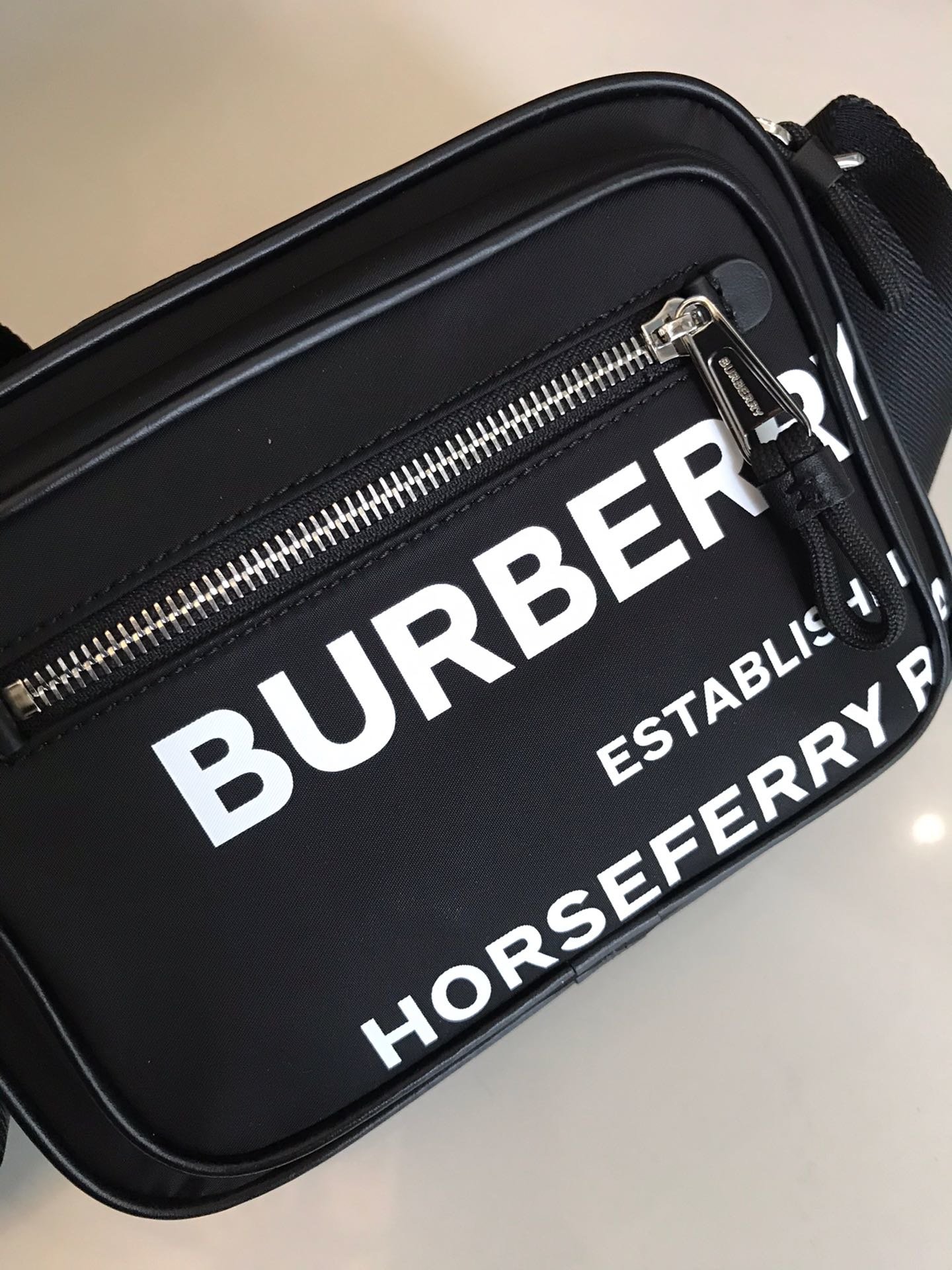 Burberry Crossbody Handbag-22*16*7CM