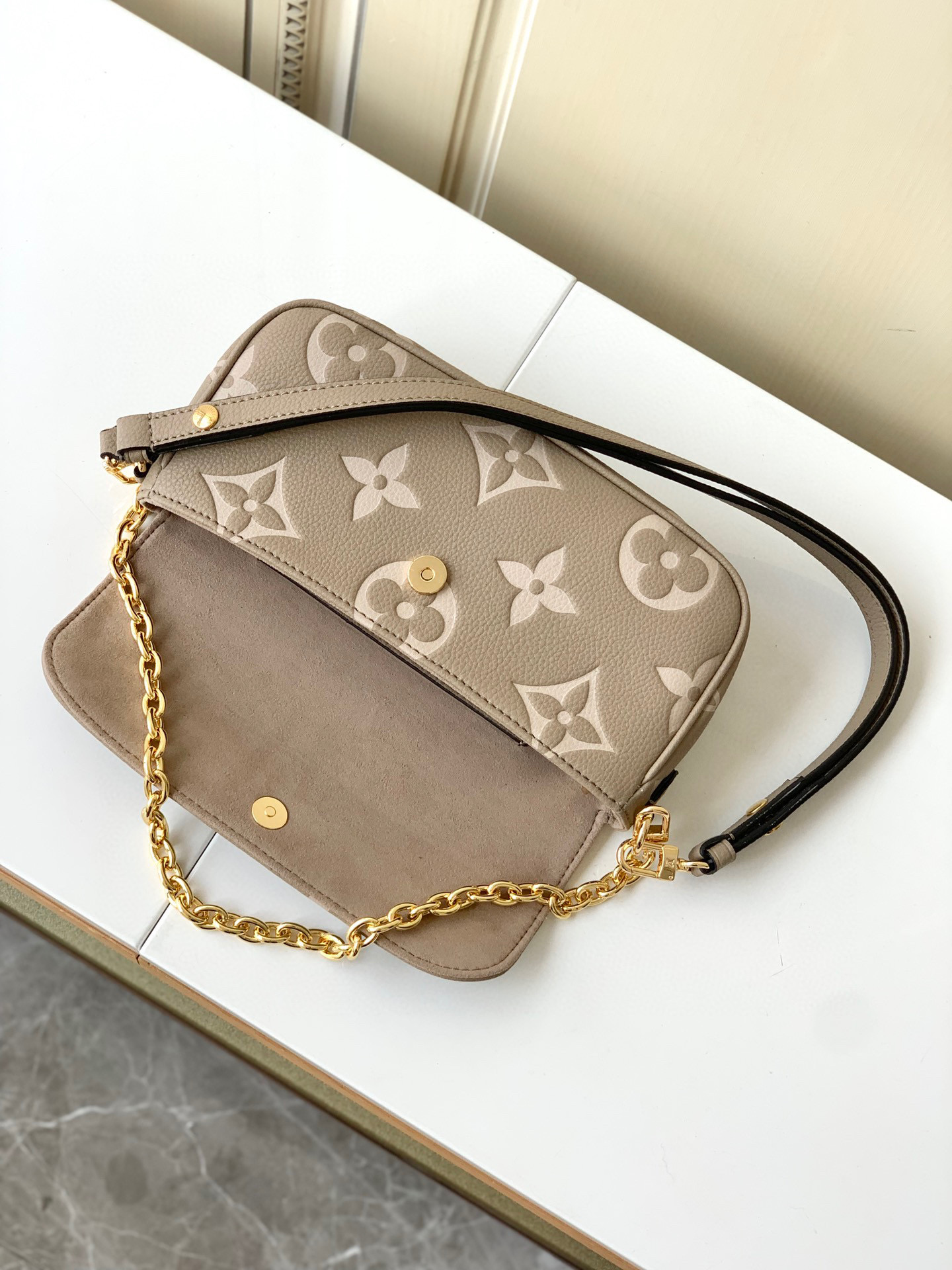 Louis Vuitton Wallet on Chain Ivy-23.5 x 12.0 x 4.3 CM