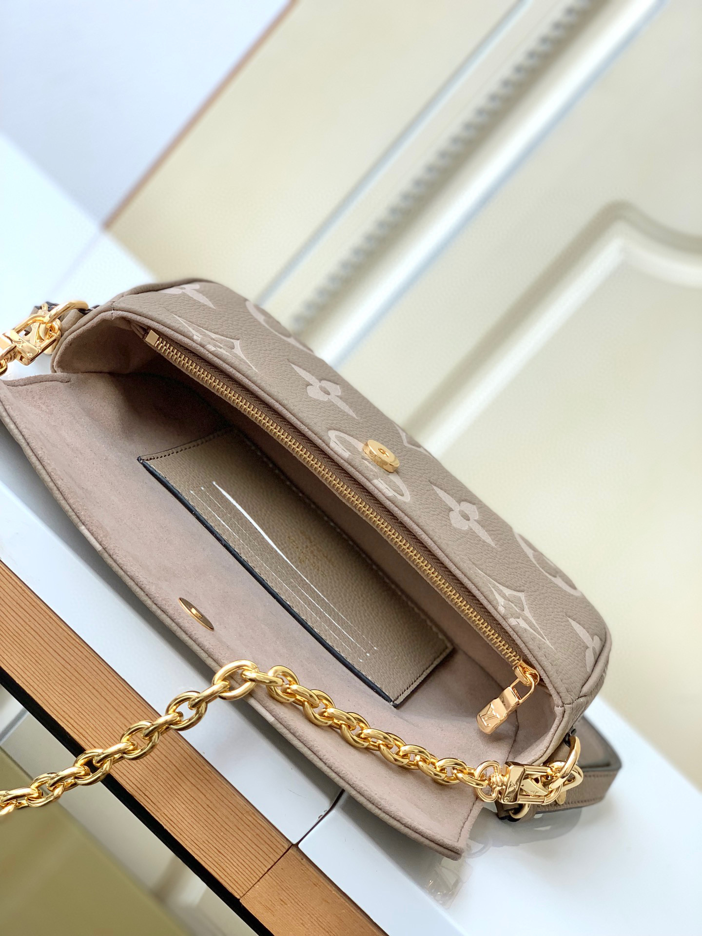 Louis Vuitton Wallet on Chain Ivy-23.5 x 12.0 x 4.3 CM
