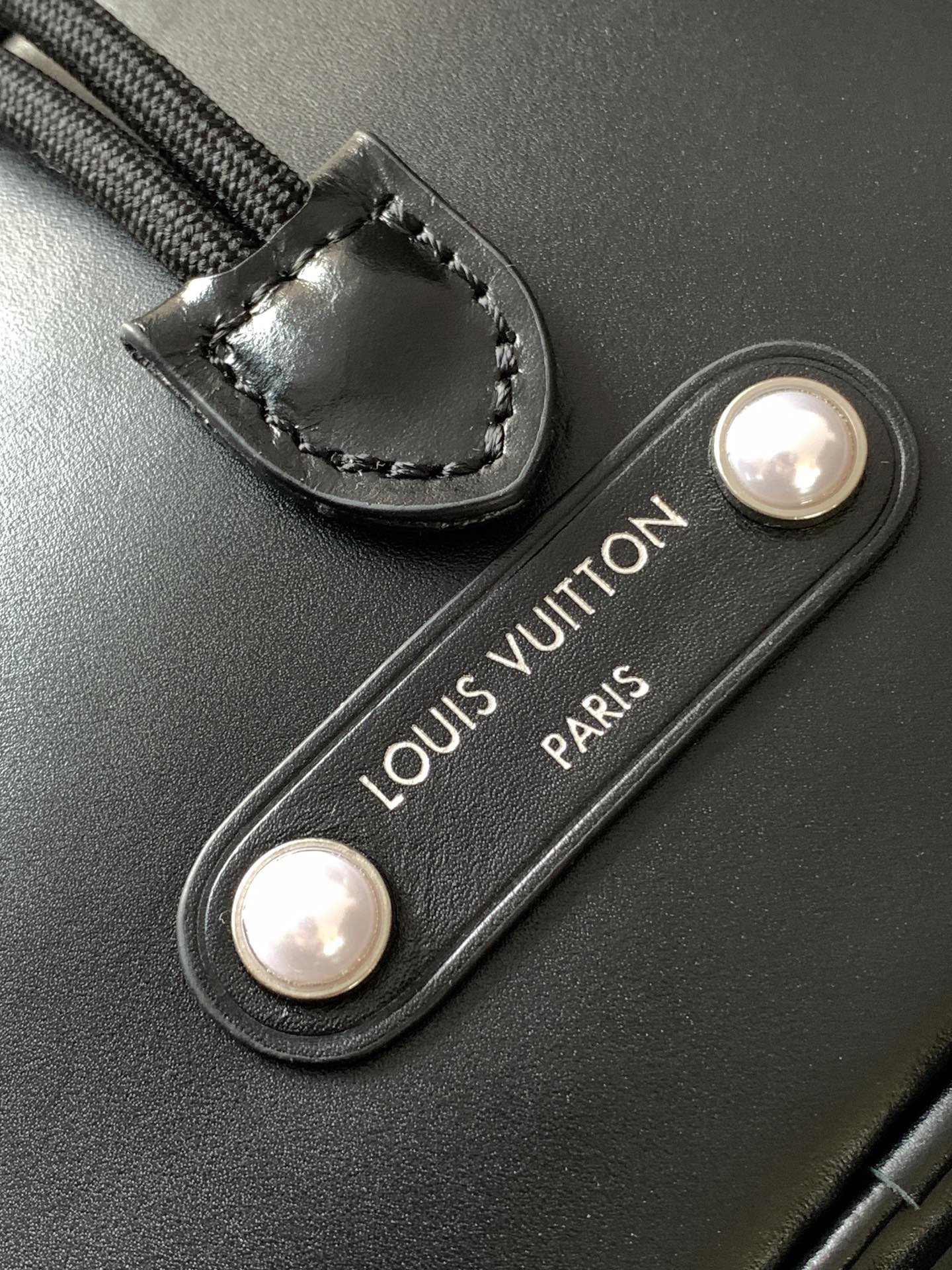 Louis Vuitton Noé Cargo-M13985-24 x 16 x 22CM Louis Vuitton Noé Cargo-M13985-24 x 16 x 22CM