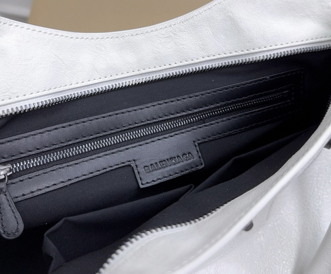 Balenciag Women’s Le City Bag in Optic White-38*24*14CM