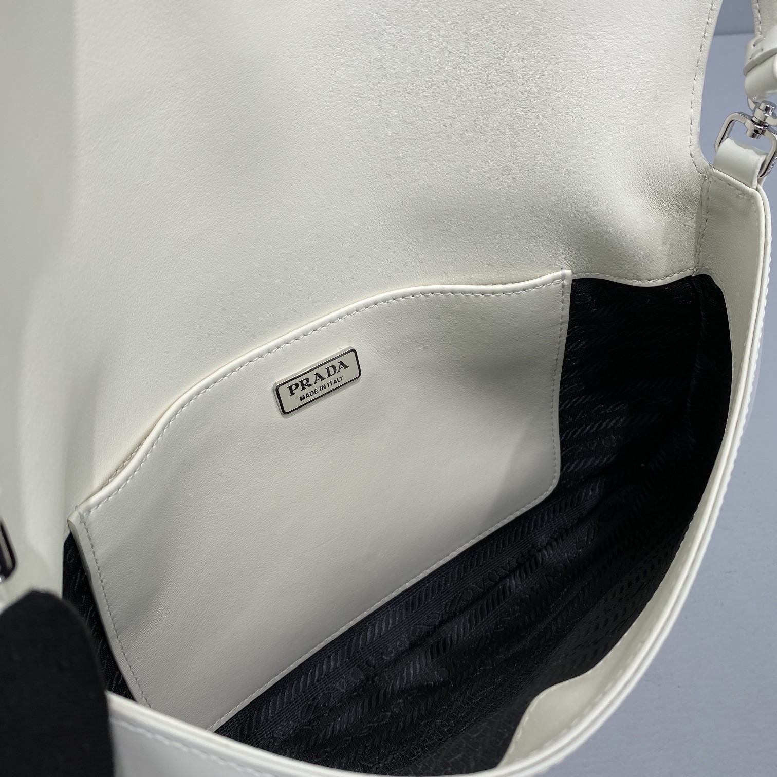 Prada Cleo Handbags-Patent Leather-30X18.5X4CM Prada Cleo Handbags-Patent Leather-30X18.5X4CM