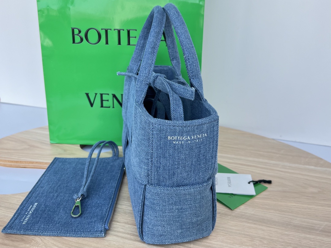 Bottega Arco Tote-25x16x8CM