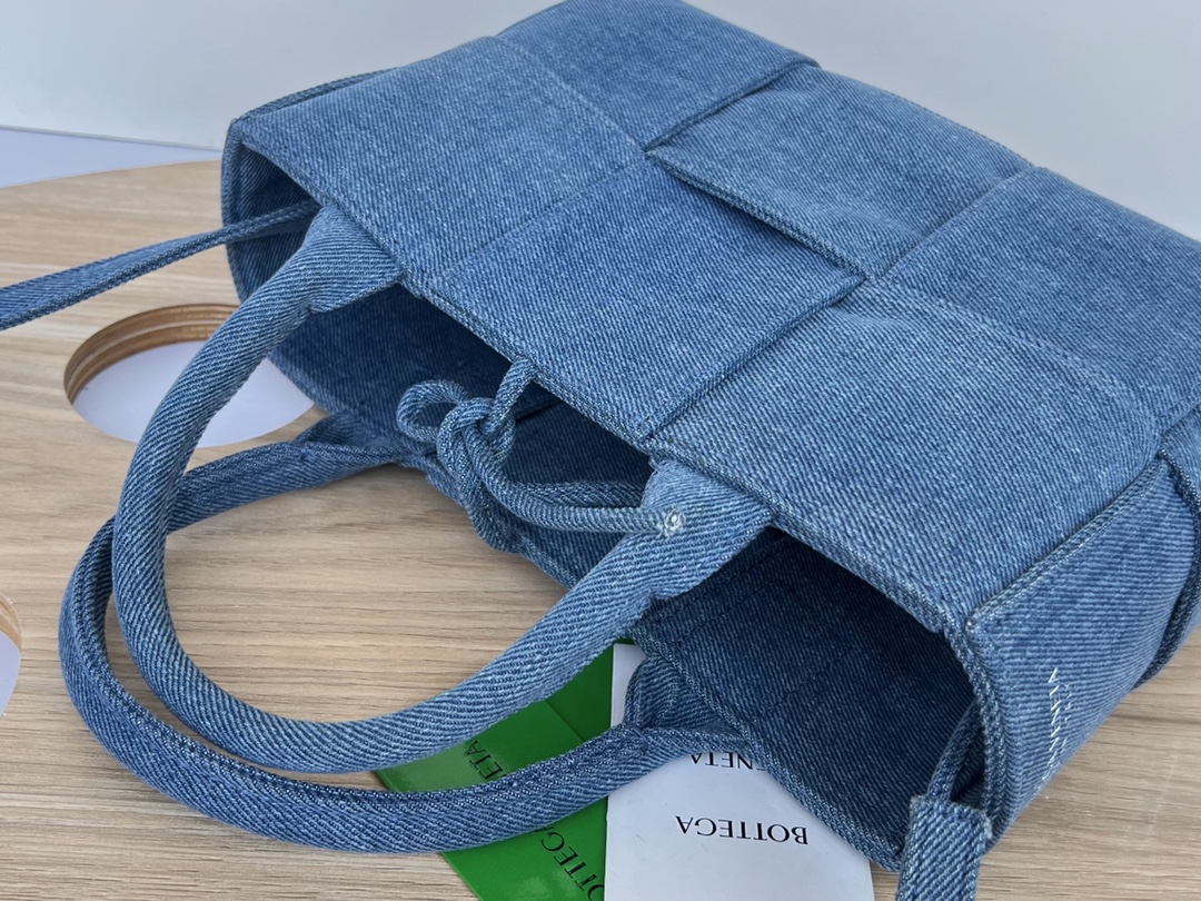 Bottega Arco Tote-25x16x8CM