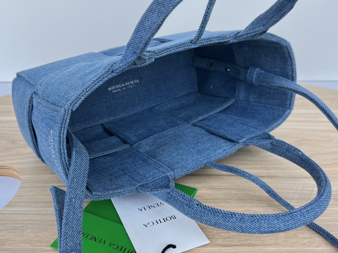 Bottega Arco Tote-25x16x8CM