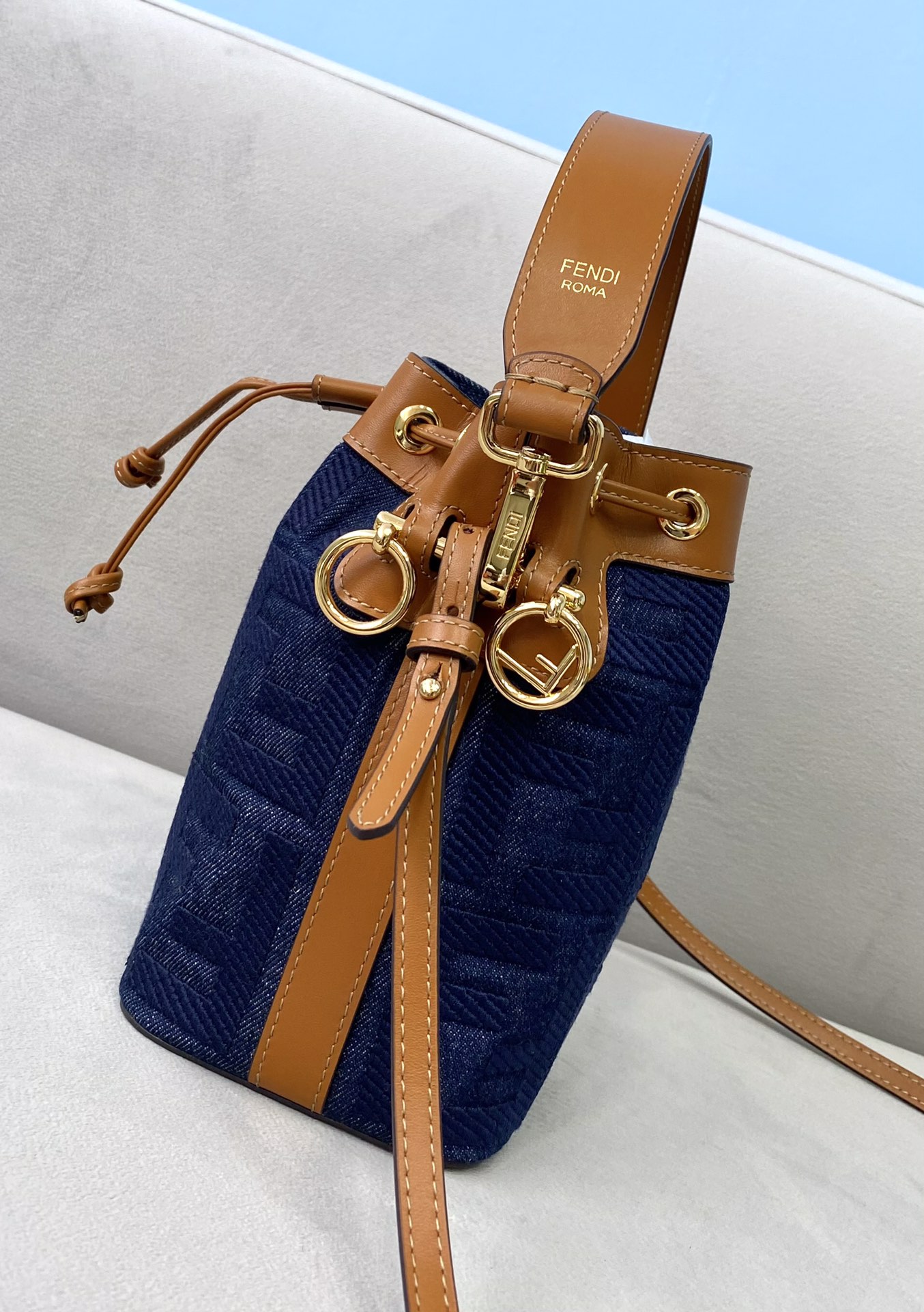 Fendi Mini Mon Tresor Bag -12x18x10CM