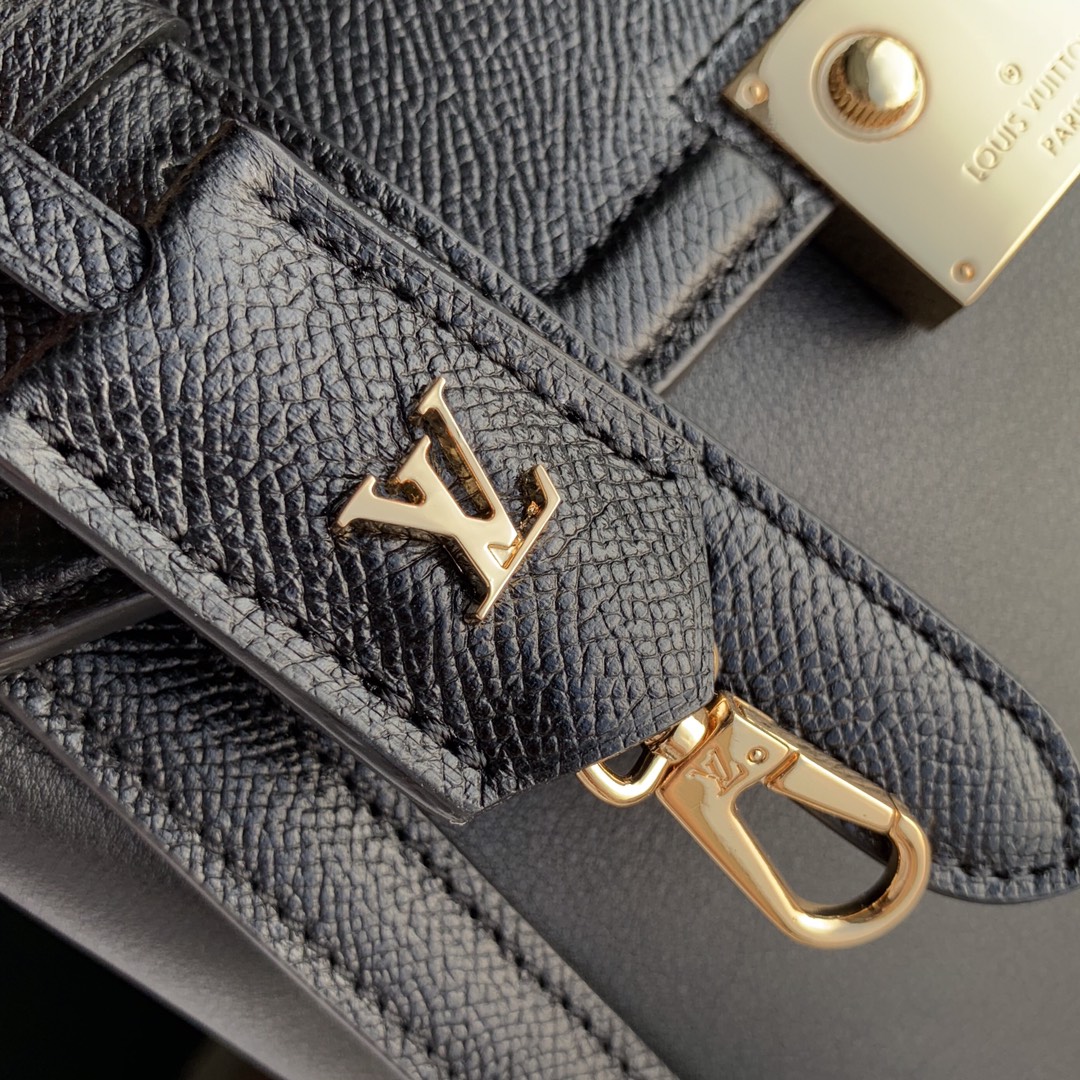 Louis Vuitton Arch Handbags-22*20*13CM