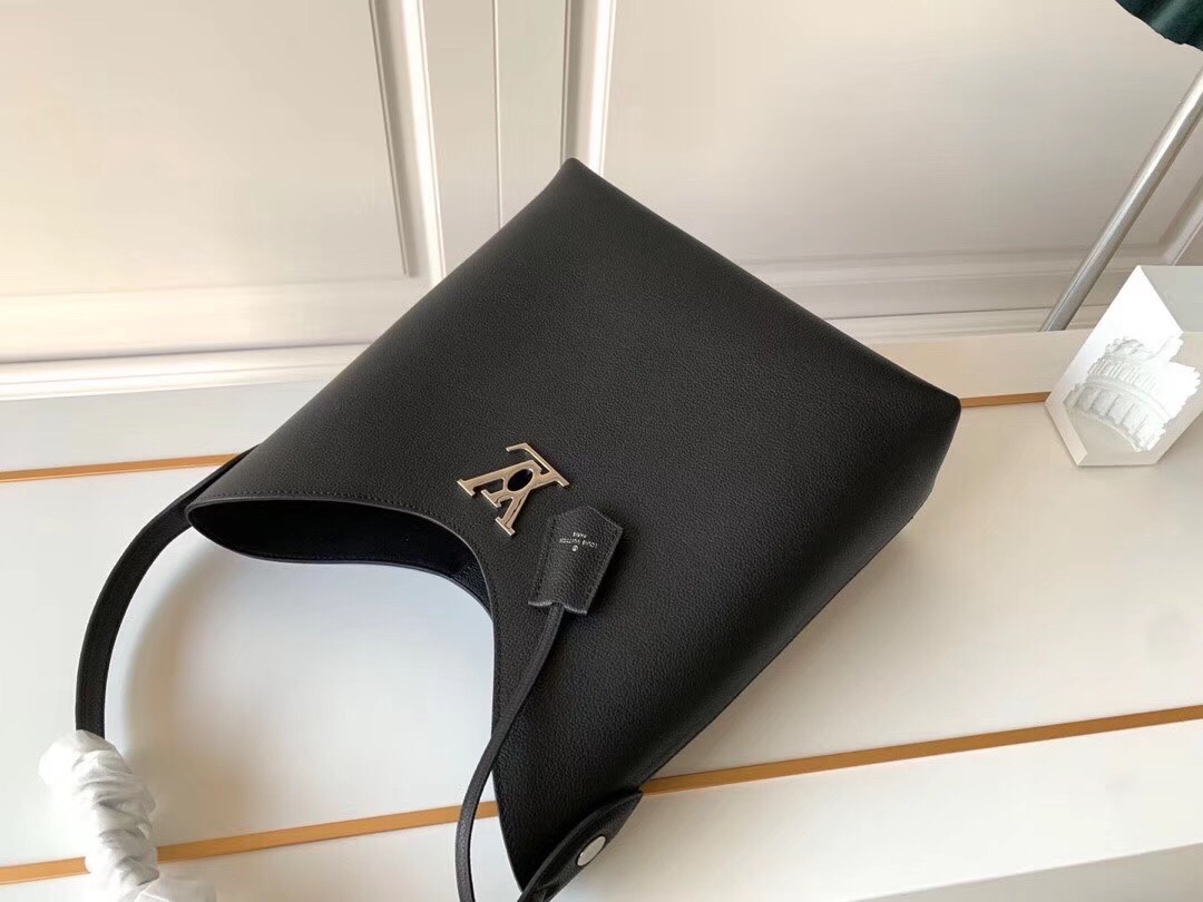 Louis Vuitton Lock Me Hobo-29.5*34*16CM Louis Vuitton Lock Me Hobo-29.5*34*16CM
