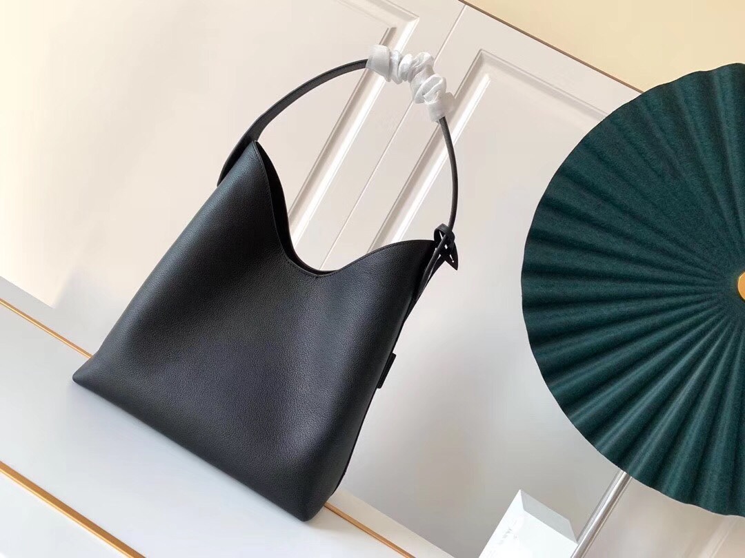 Louis Vuitton Lock Me Hobo-29.5*34*16CM Louis Vuitton Lock Me Hobo-29.5*34*16CM