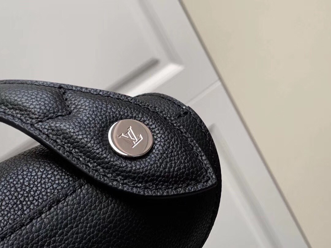Louis Vuitton Lock Me Hobo-29.5*34*16CM Louis Vuitton Lock Me Hobo-29.5*34*16CM