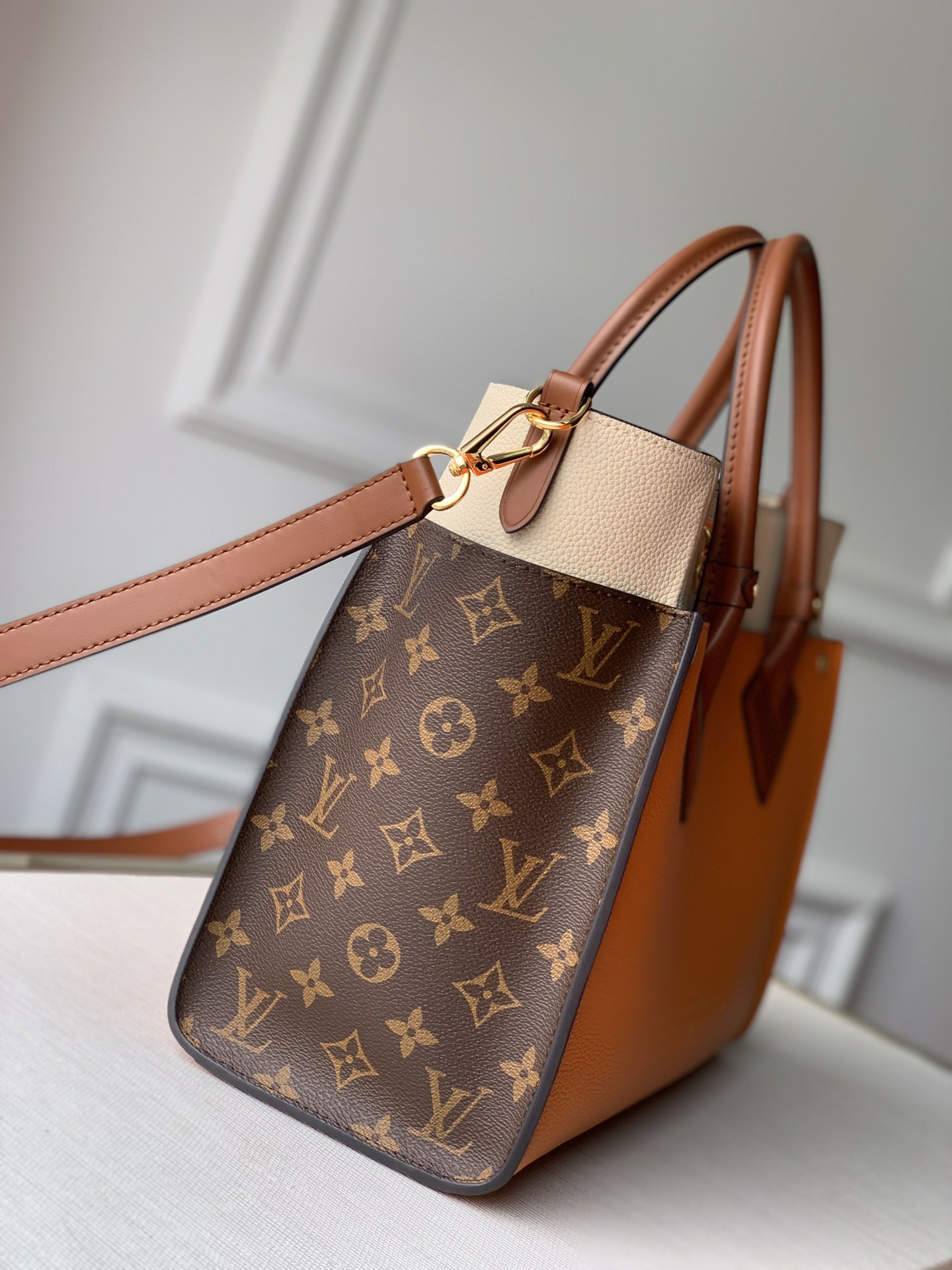 Louis Vuitton On My Side Tote Bag-M57728-31*25*14CM Louis Vuitton On My Side Tote Bag-M57728-31*25*14CM