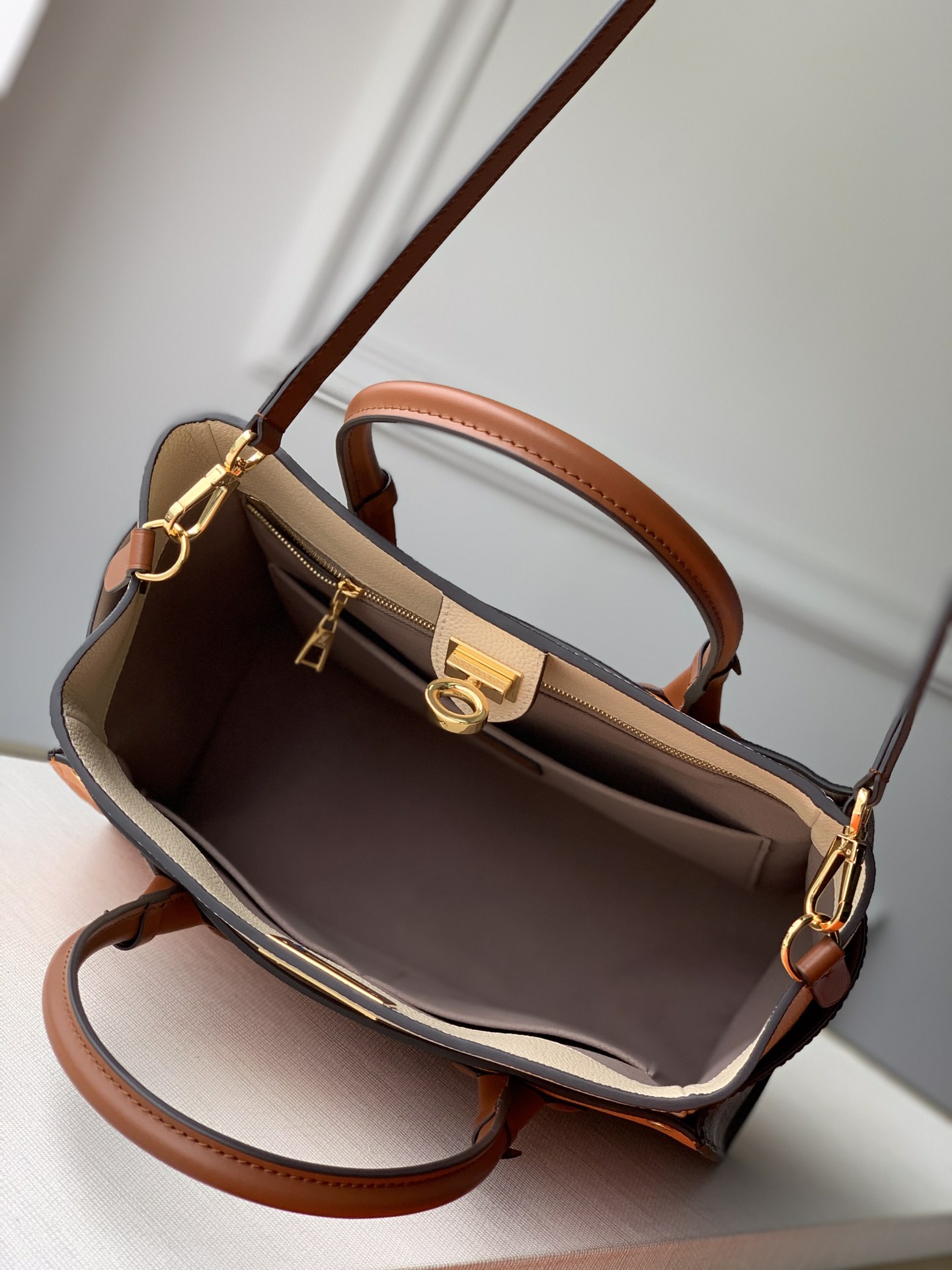 Louis Vuitton On My Side Tote Bag-M57728-31*25*14CM Louis Vuitton On My Side Tote Bag-M57728-31*25*14CM