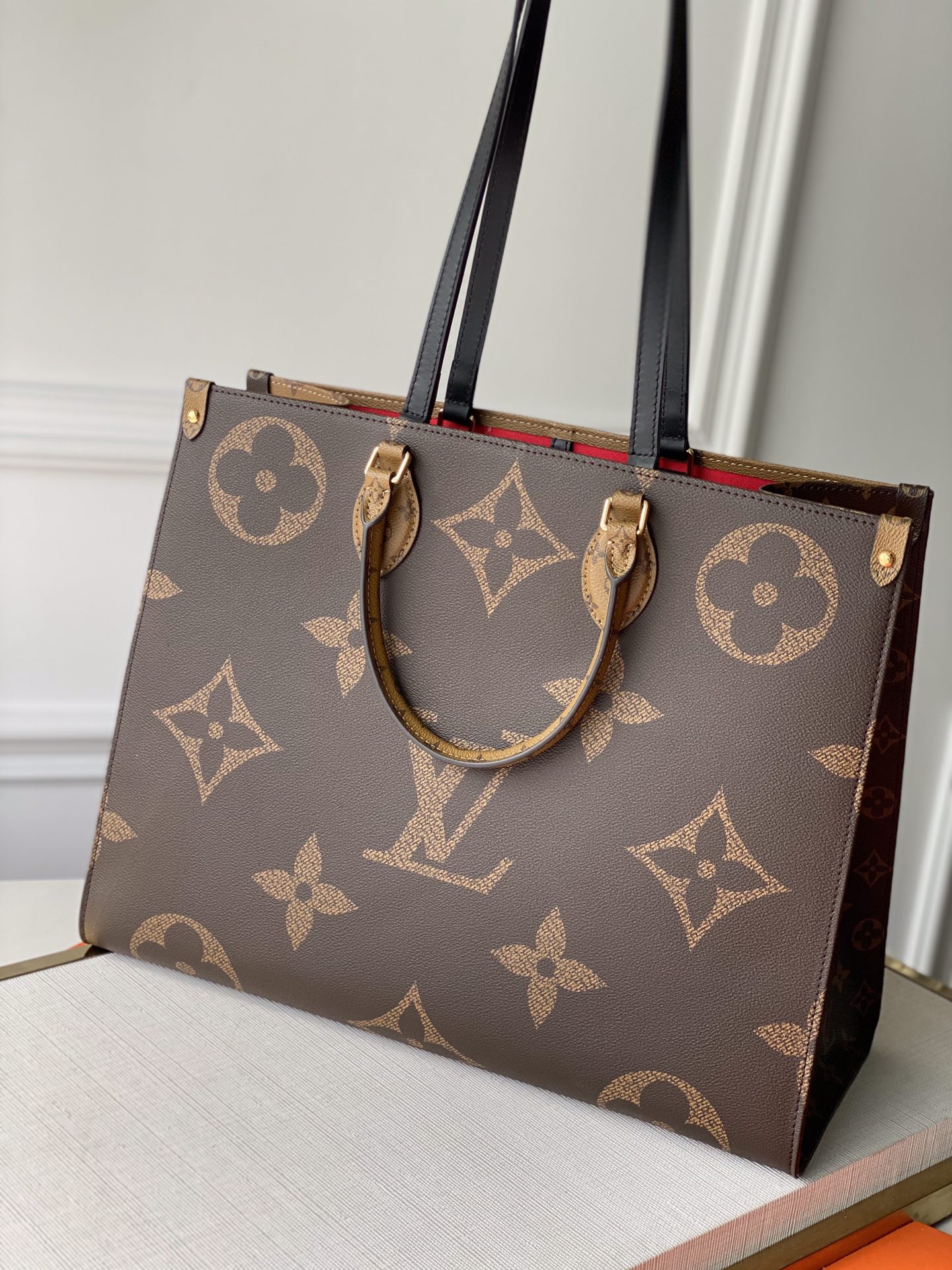 Louis Vuitton Onthego Handbag-41*34*19CM(Black strap)