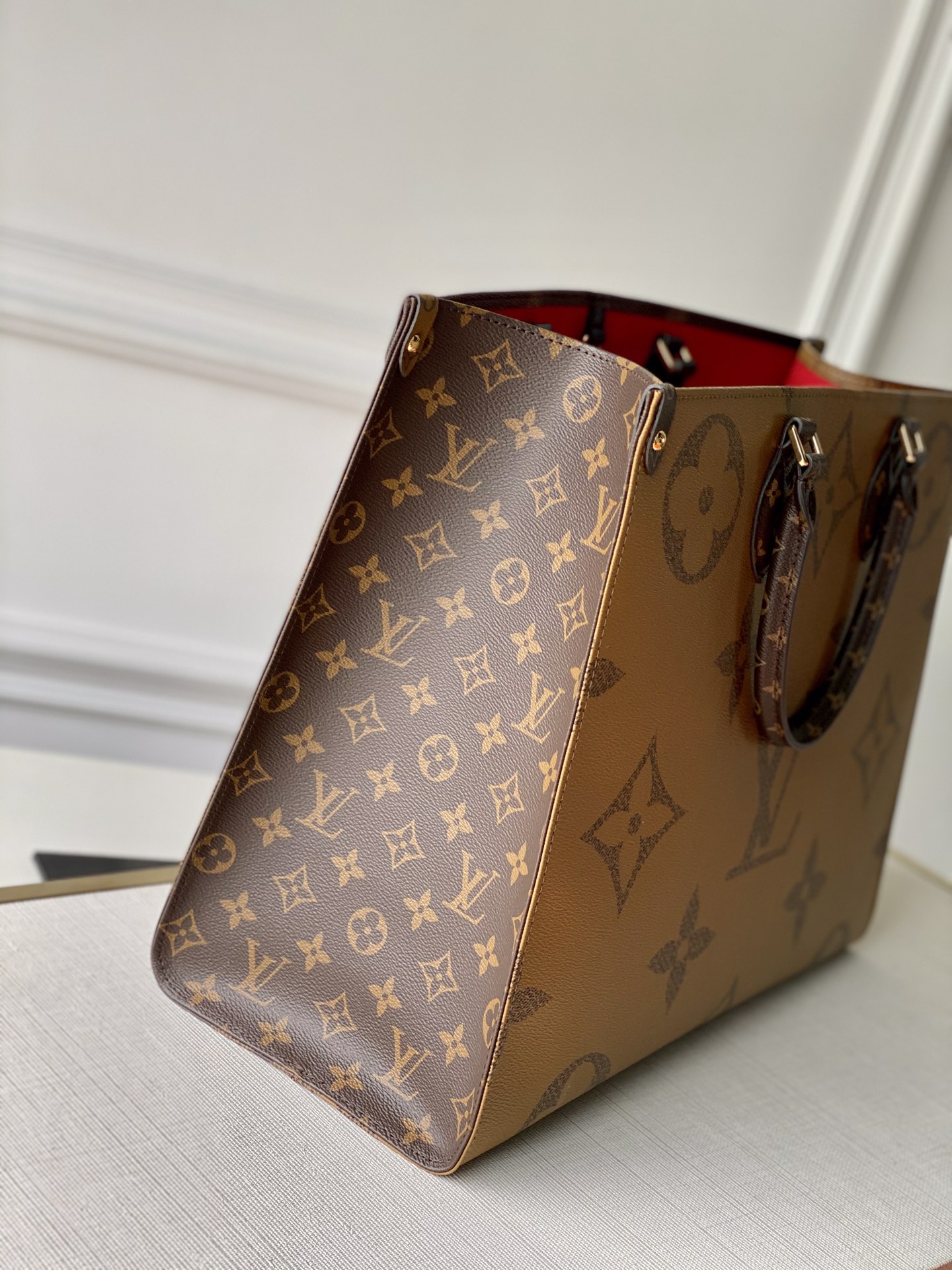 Louis Vuitton Onthego Handbag-41*34*19CM(Black strap)