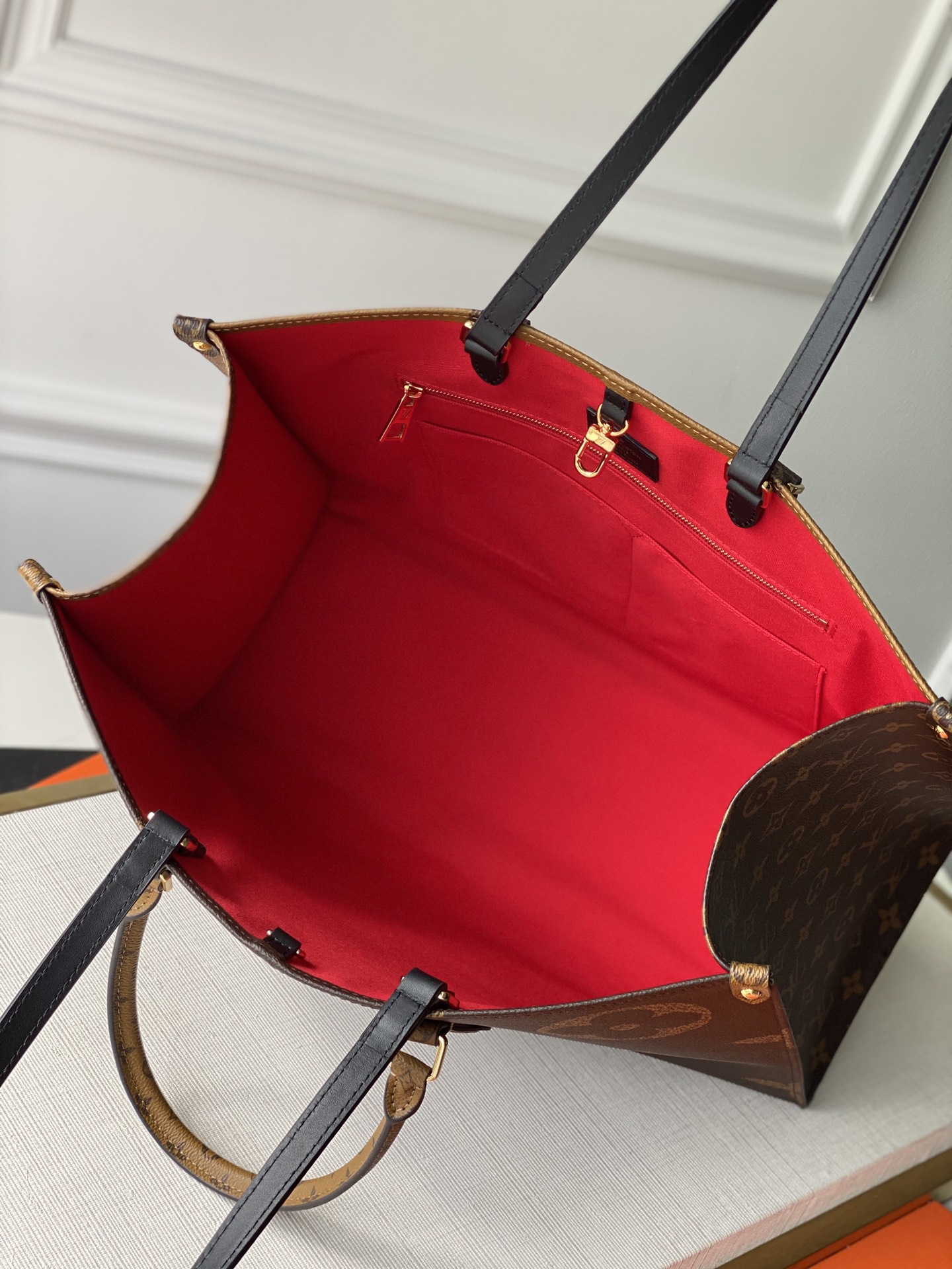 Louis Vuitton Onthego Handbag-41*34*19CM(Black strap)