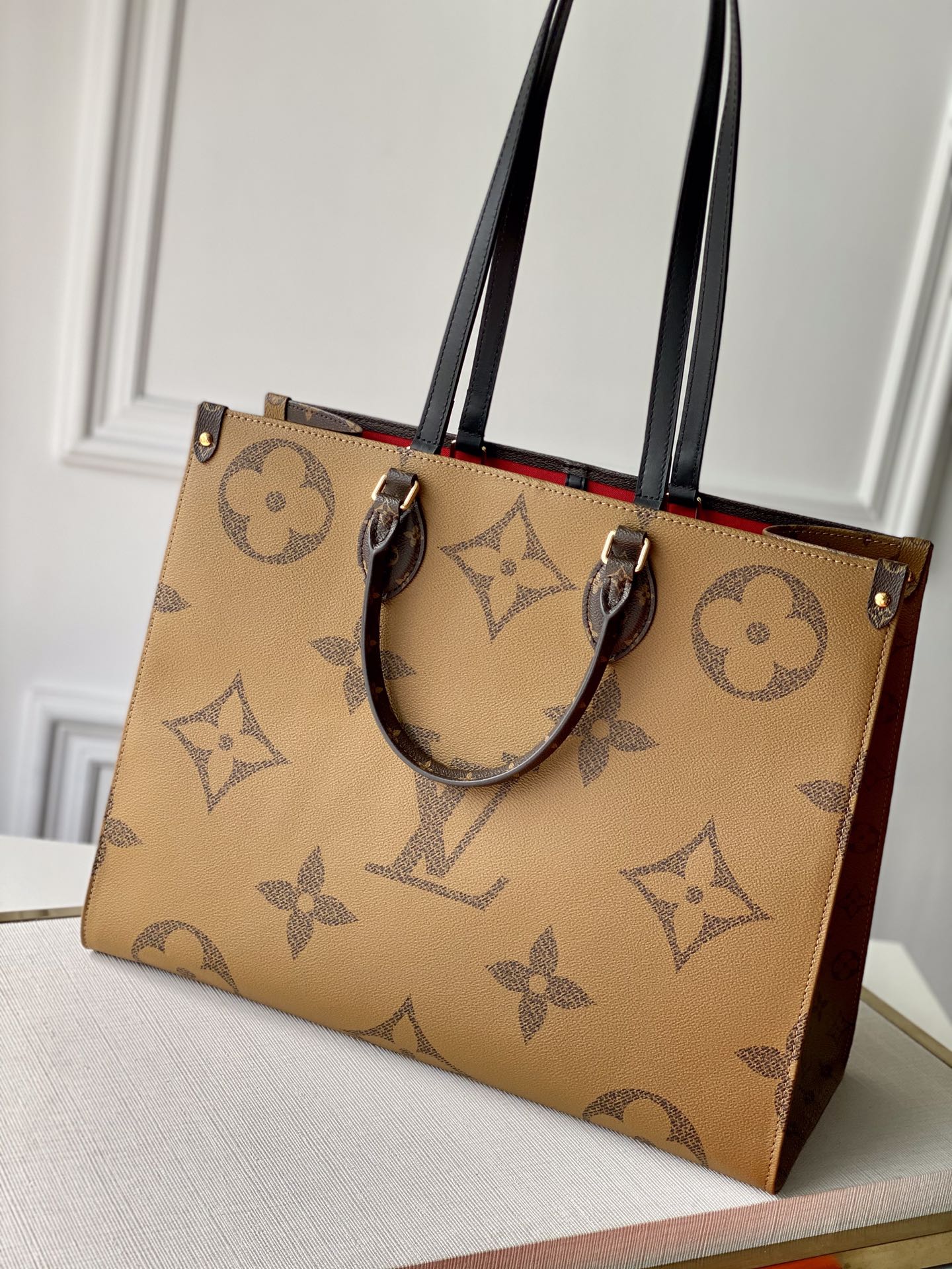 Louis Vuitton Onthego Handbag-41*34*19CM(Black strap)