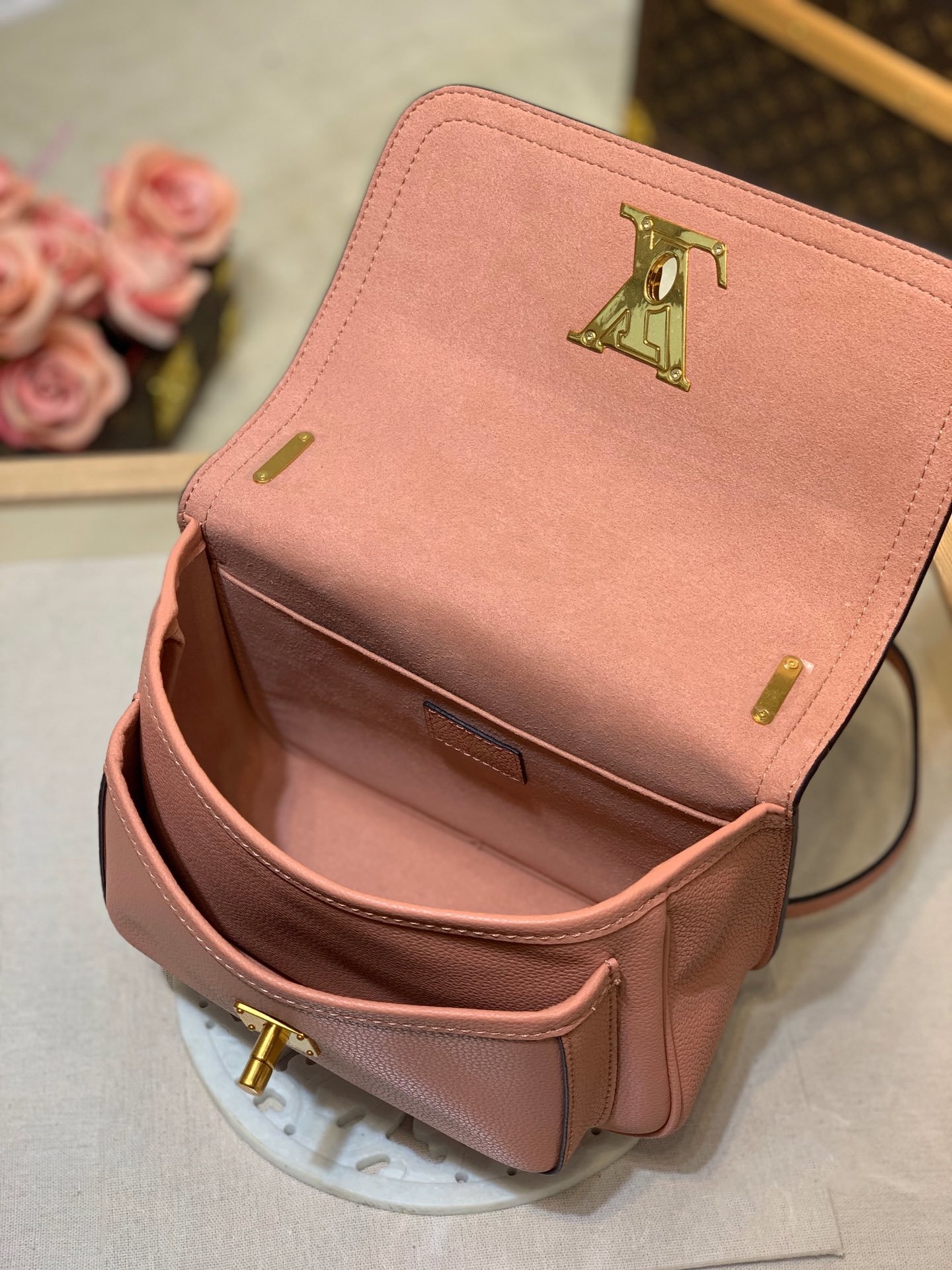 Louis Vuitton Lockme Handbags PM-M57073-23*17*11CM Louis Vuitton Lockme Handbags PM-M57073-23*17*11CM