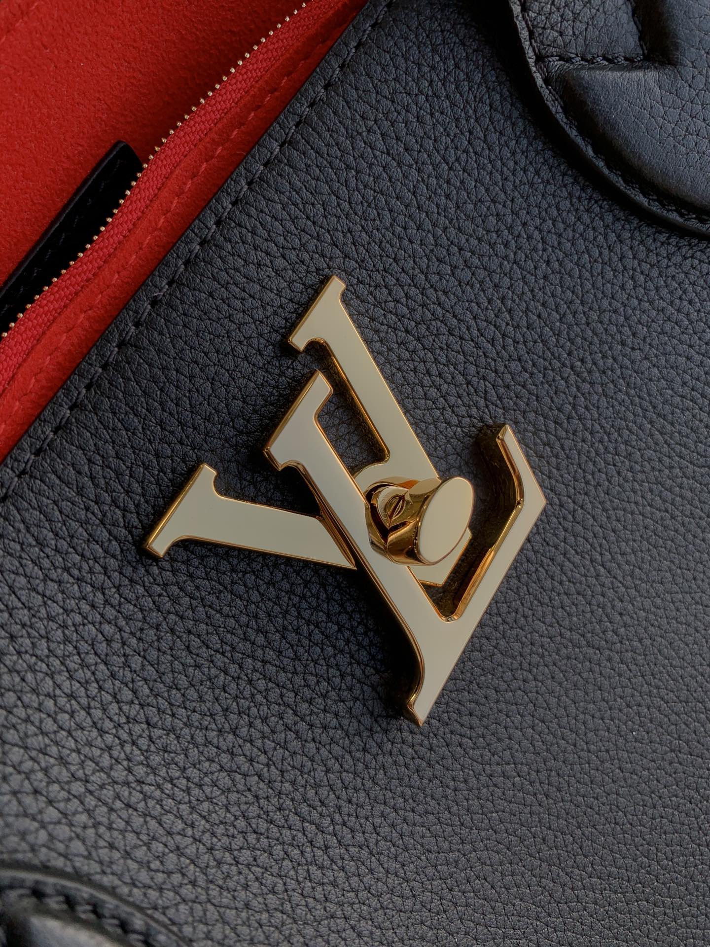 Louis Vuitton Lockme Handbags M57345-42*28*15CM Louis Vuitton Lockme Handbags M57345-42*28*15CM