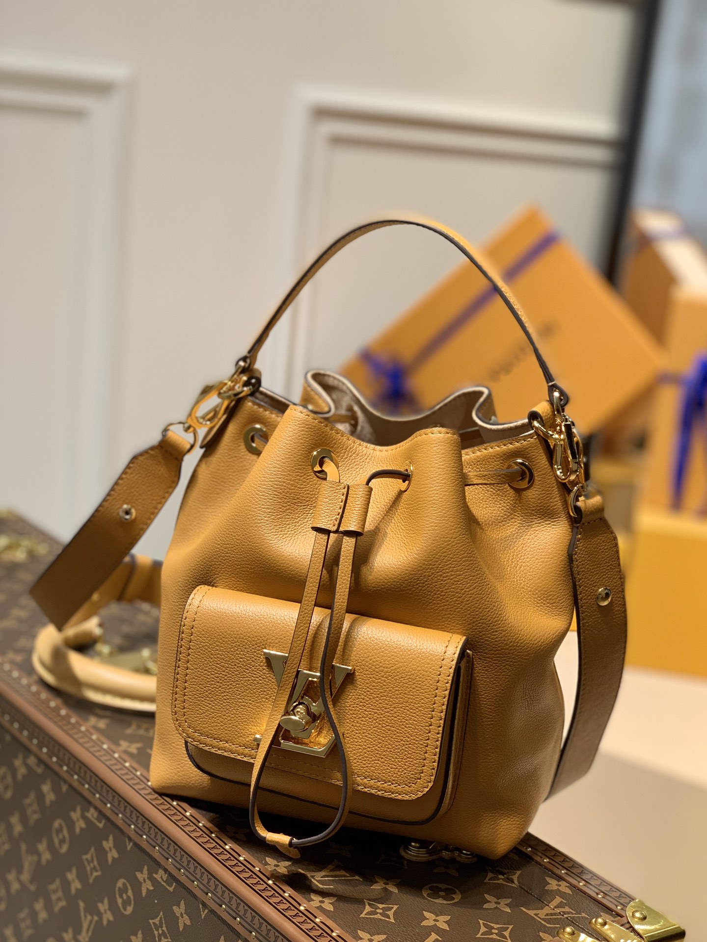 Louis Vuitton Lockme Bucket-20*13*22CM