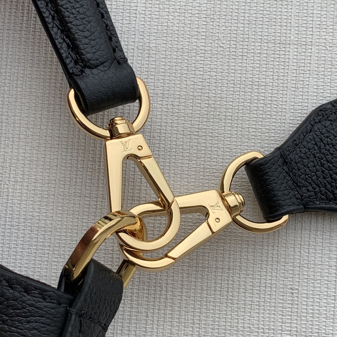 Louis Vuitton Lockme Bucket-20*13*22CM Louis Vuitton Lockme Bucket-20*13*22CM