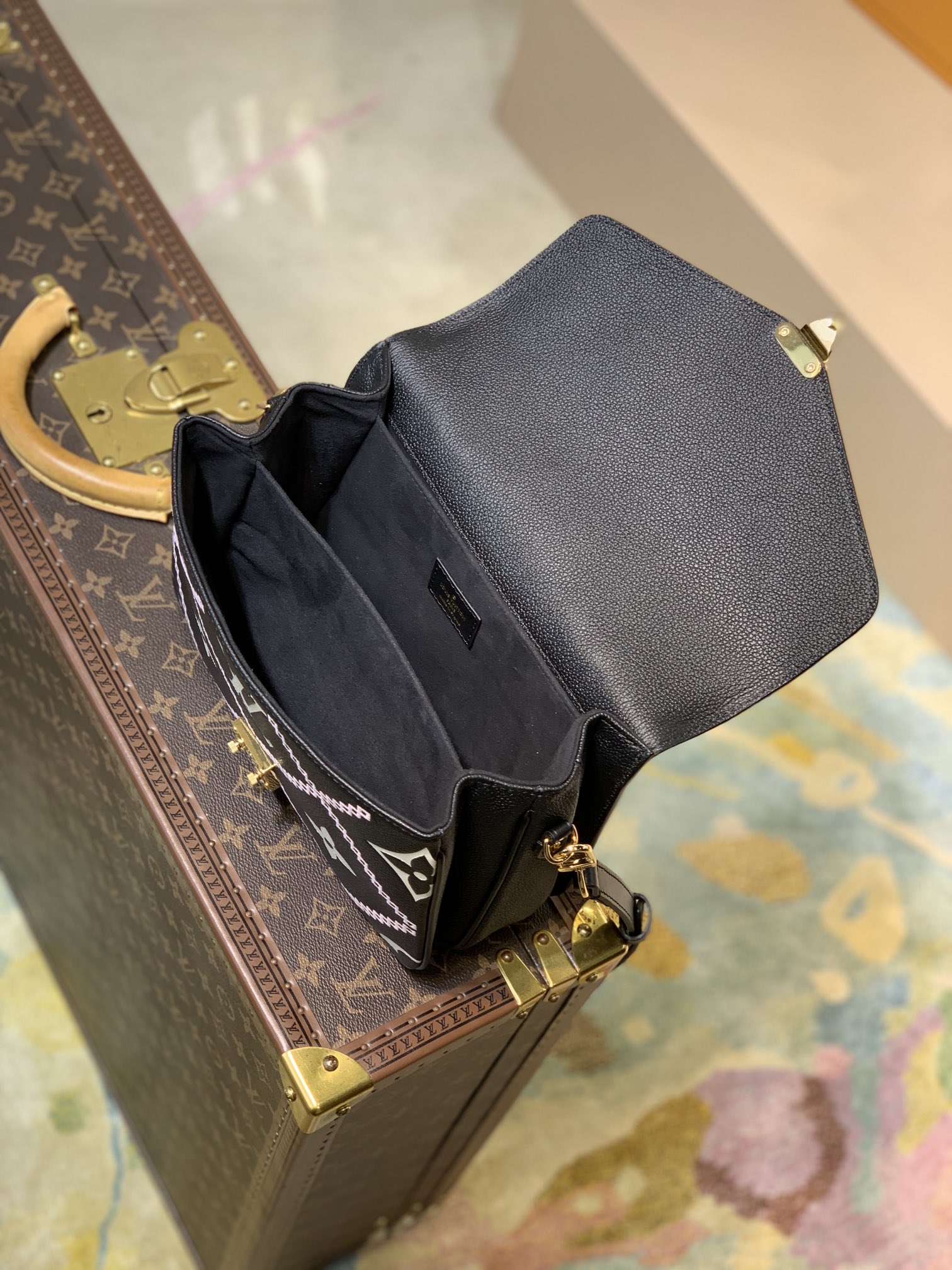 Louis Vuitton Pochette Metis Handbags-25*19*7CM