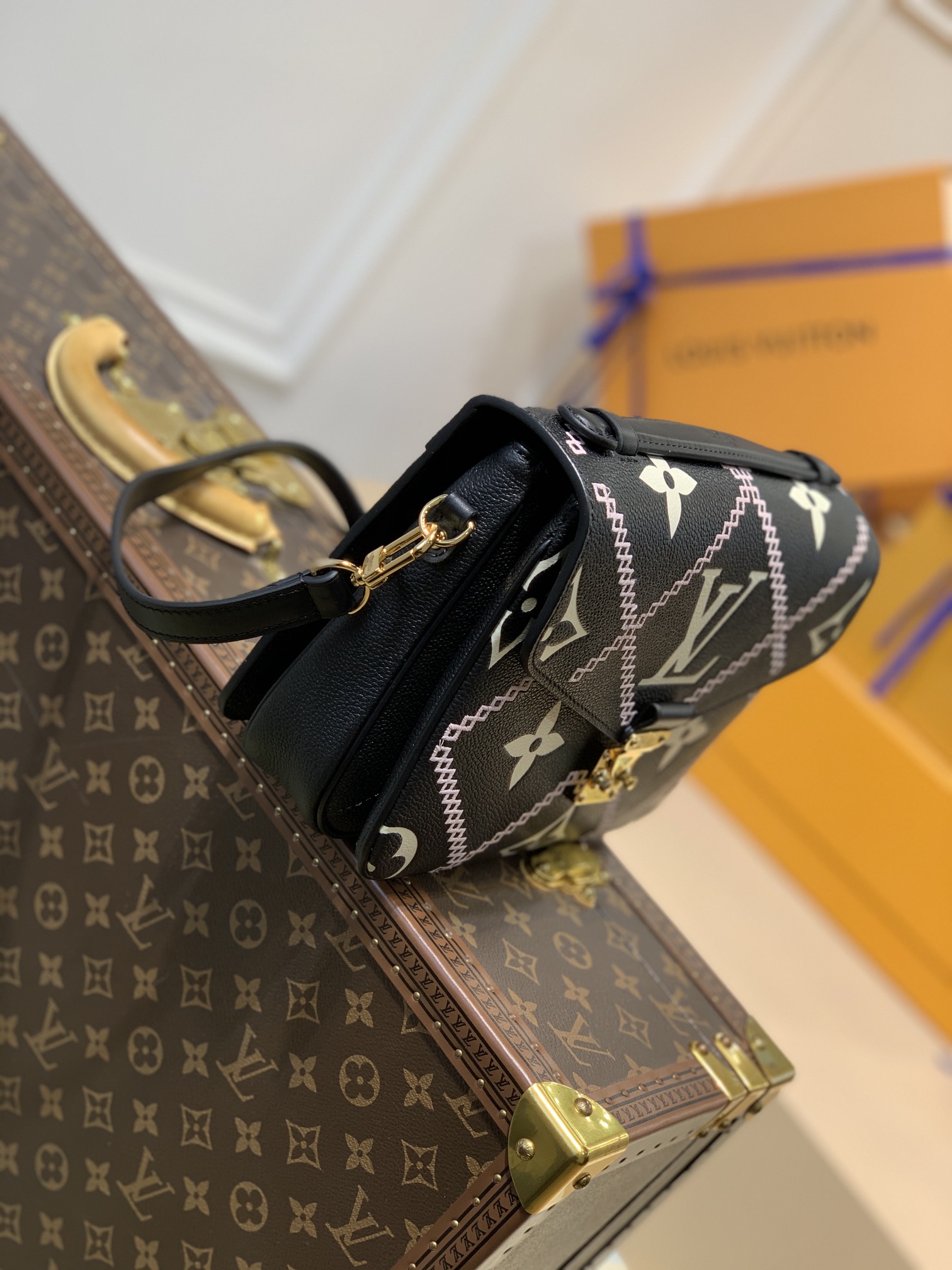 Louis Vuitton Pochette Metis Handbags-25*19*7CM