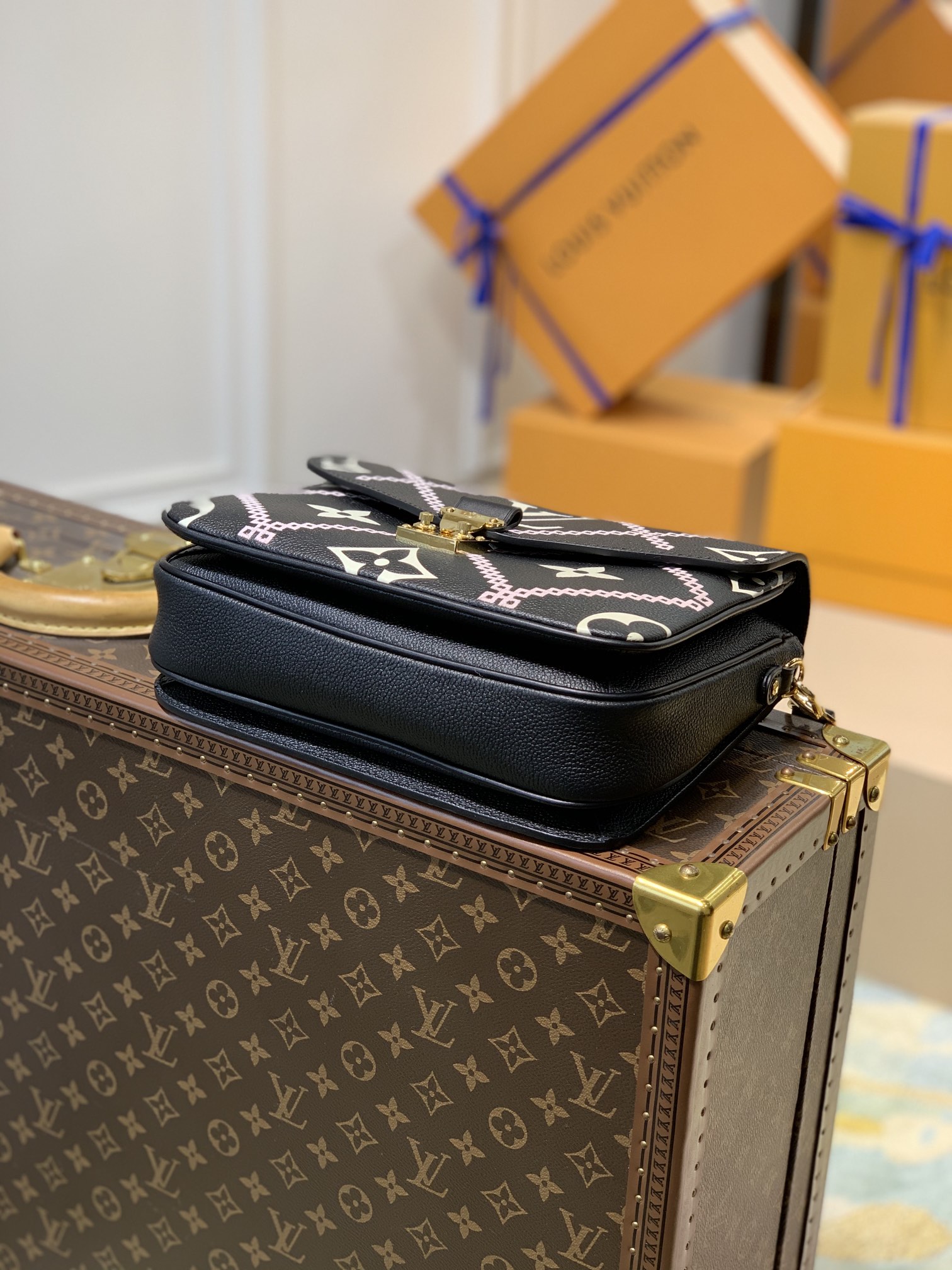 Louis Vuitton Pochette Metis Handbags-25*19*7CM