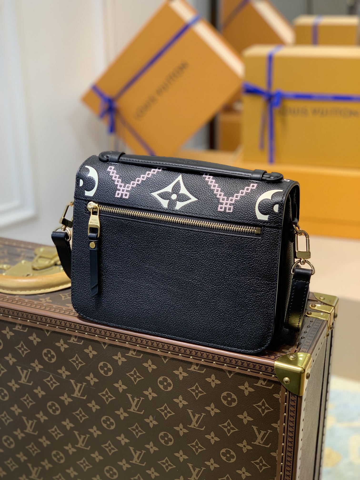 Louis Vuitton Pochette Metis Handbags-25*19*7CM