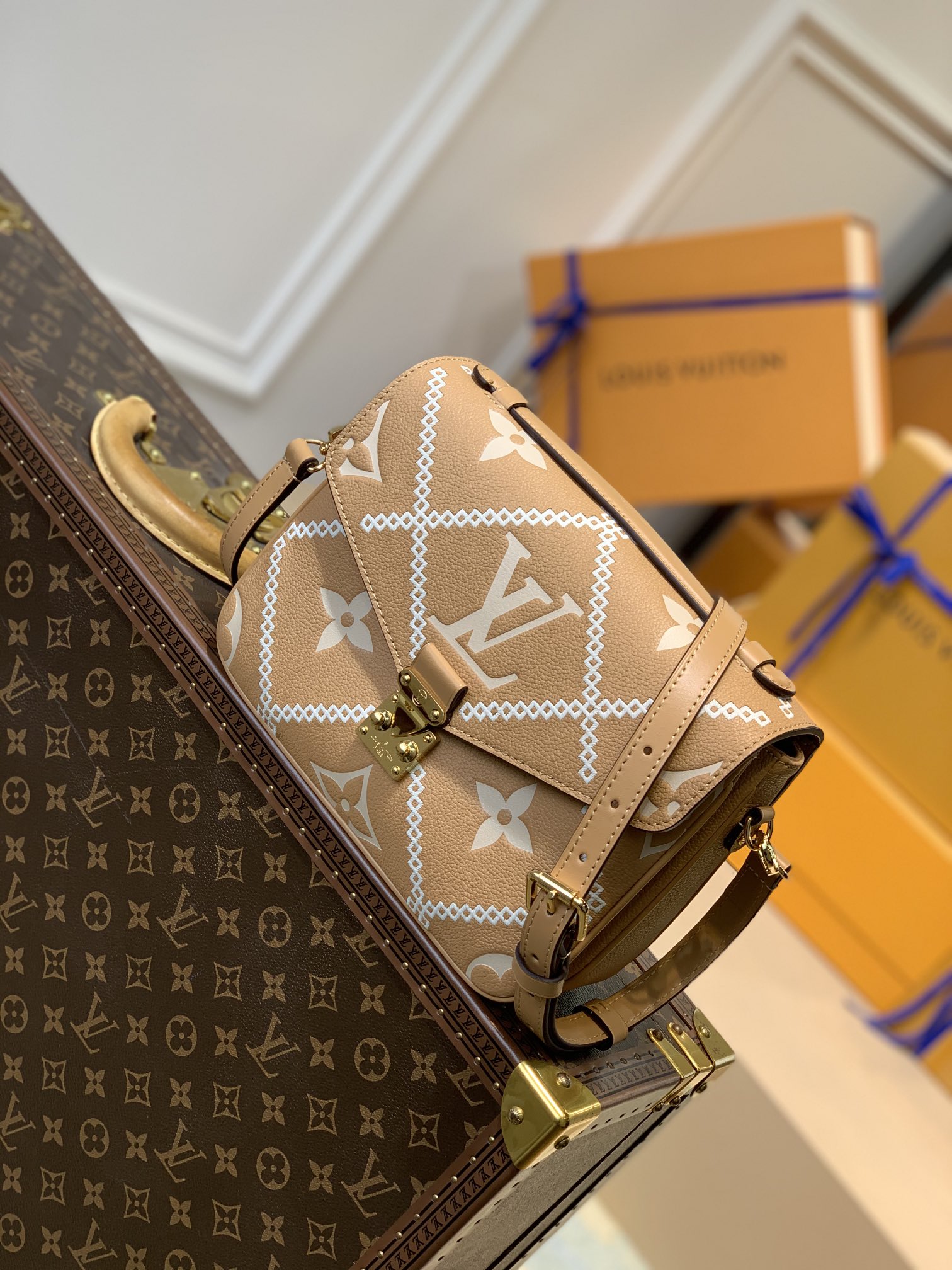 Louis Vuitton Pochette Metis Handbags-25*19*7CM